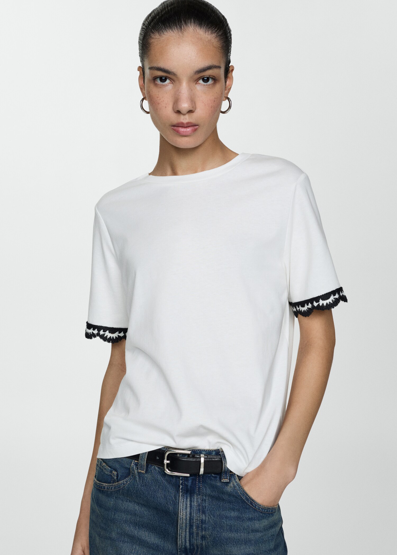 T-shirt with crochet-detail sleeves - Medium plane