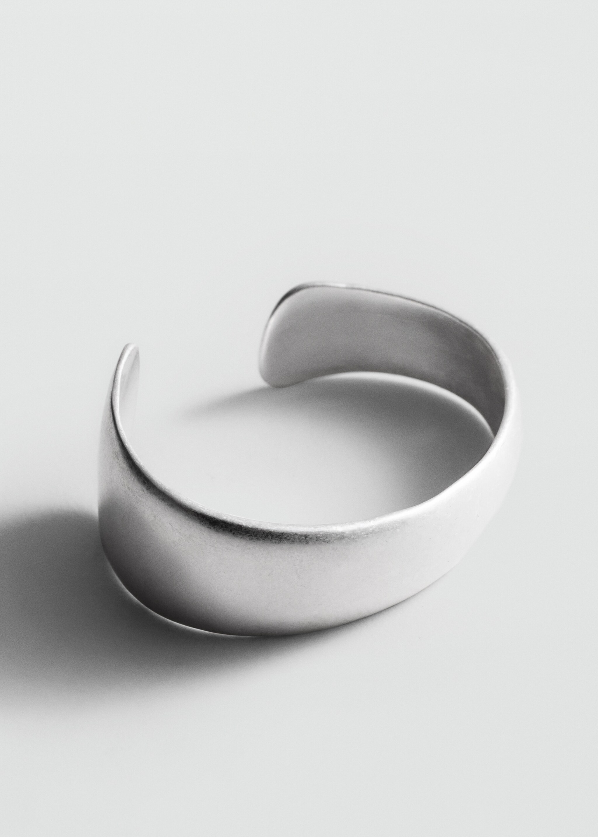 Irregular rigid bracelet - Medium plane, Silver. Ref: 77080628-00.