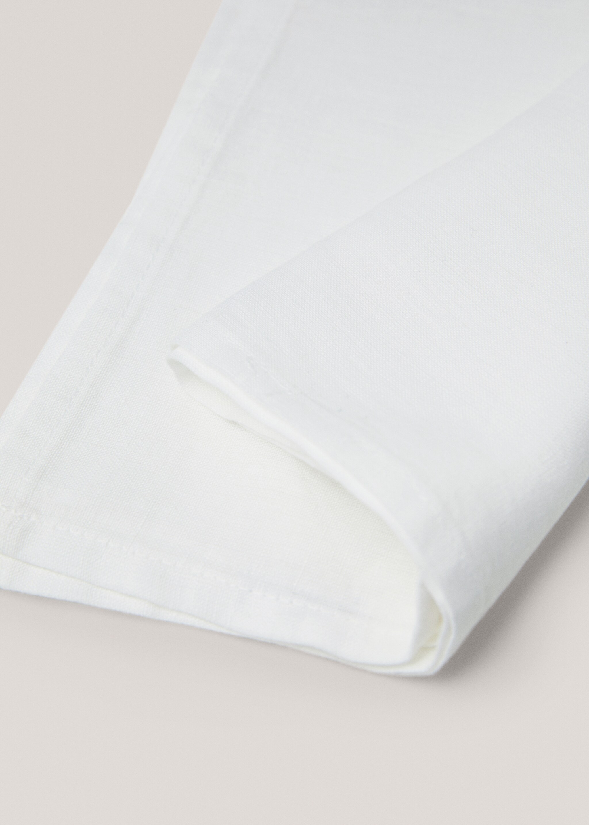 Serviett i 100% lin, 45x45 cm - Artikkeldetalj 2, Offwhite. Ref: 77081012-00.