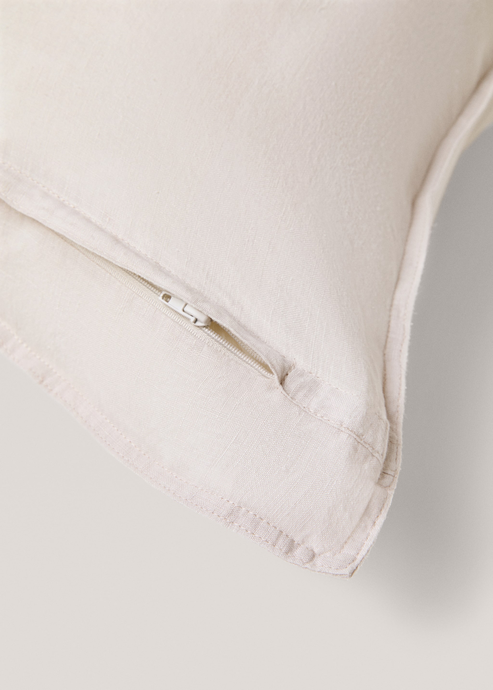 100% linen cushion cover 70x90cm - Details of the article 3, Light Heather Grey. Ref: 77081013-00.