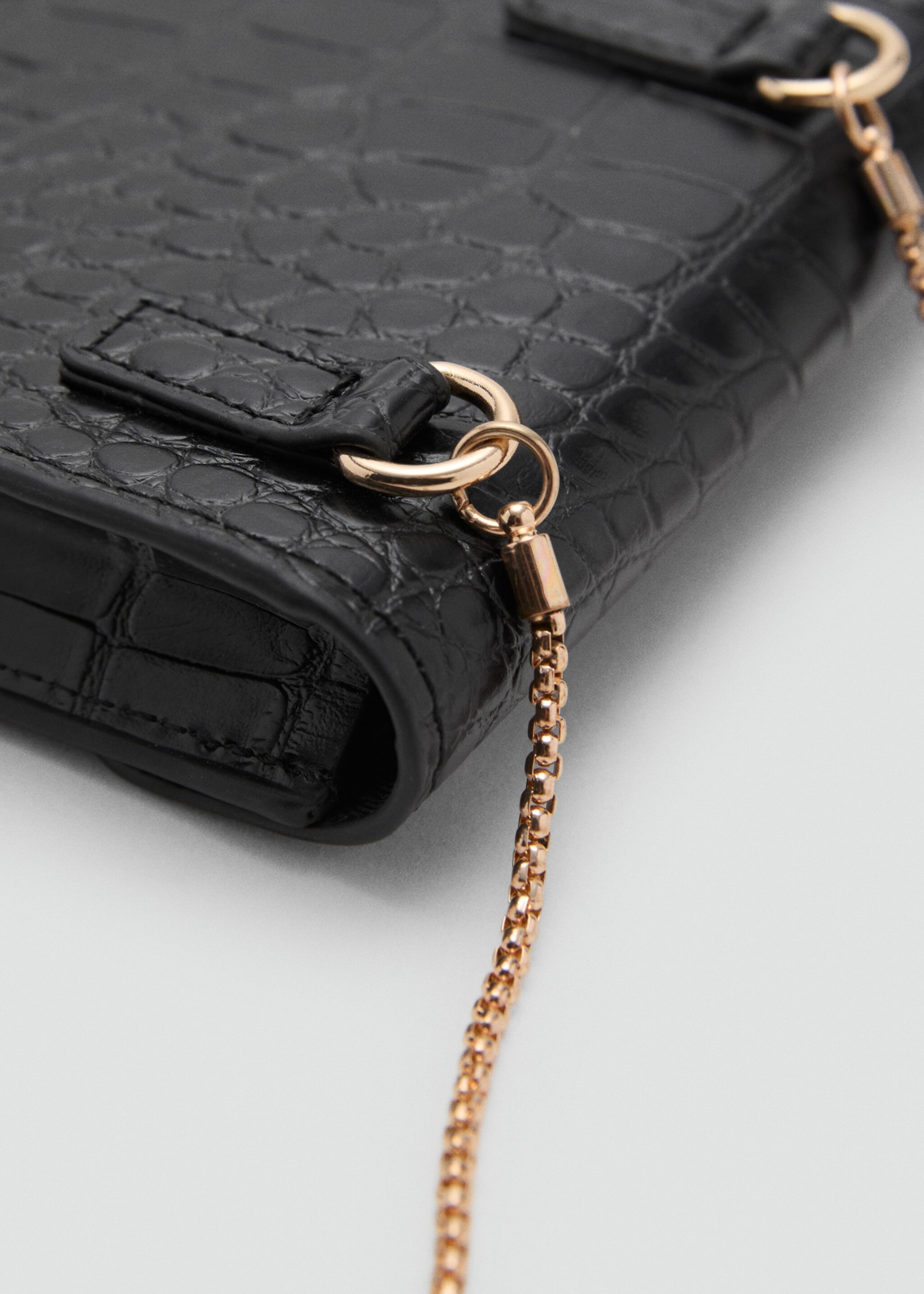 Crocodile-effect cell phone case - Details of the article 3