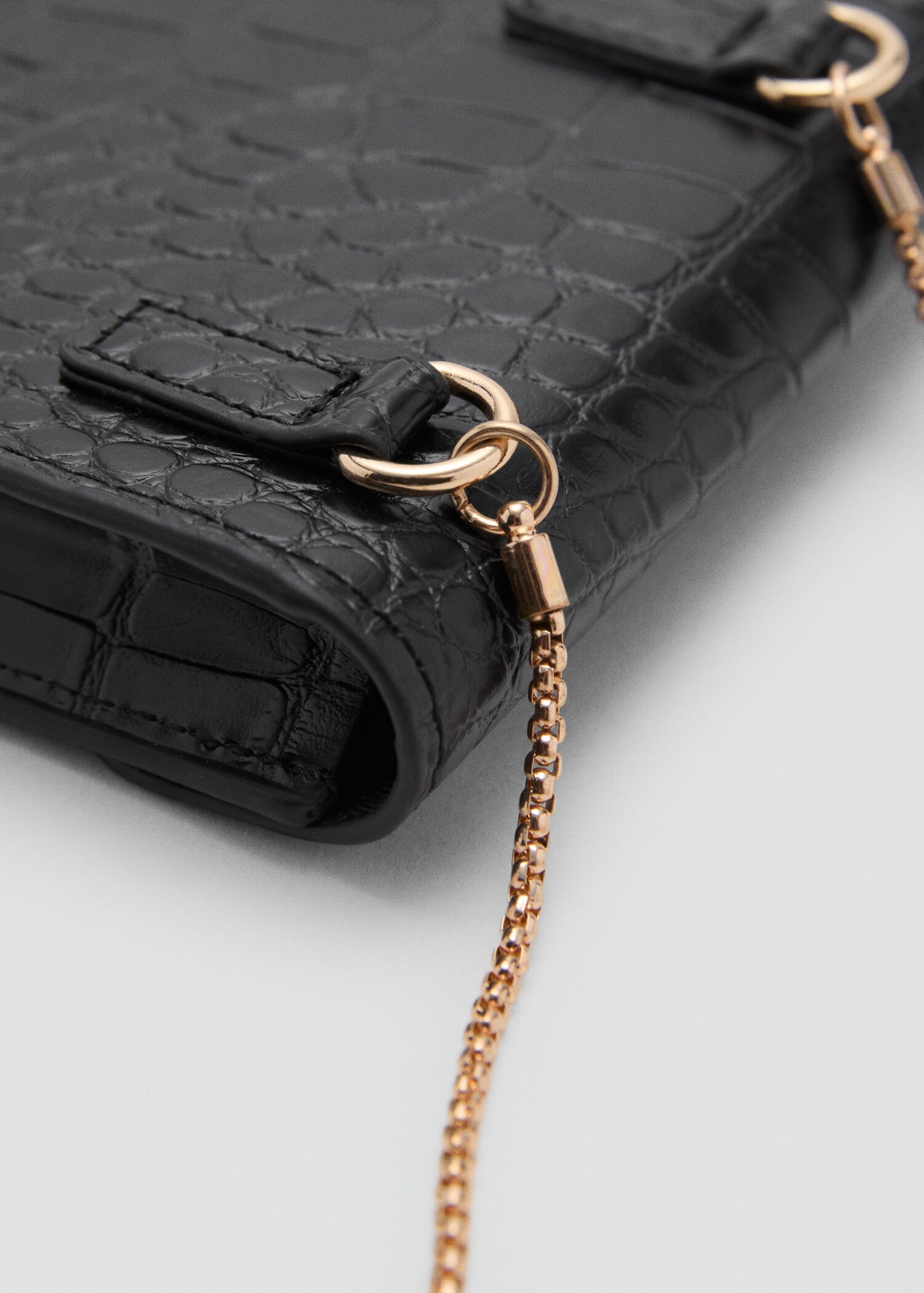 Crocodile-effect cell phone case - Details of the article 3