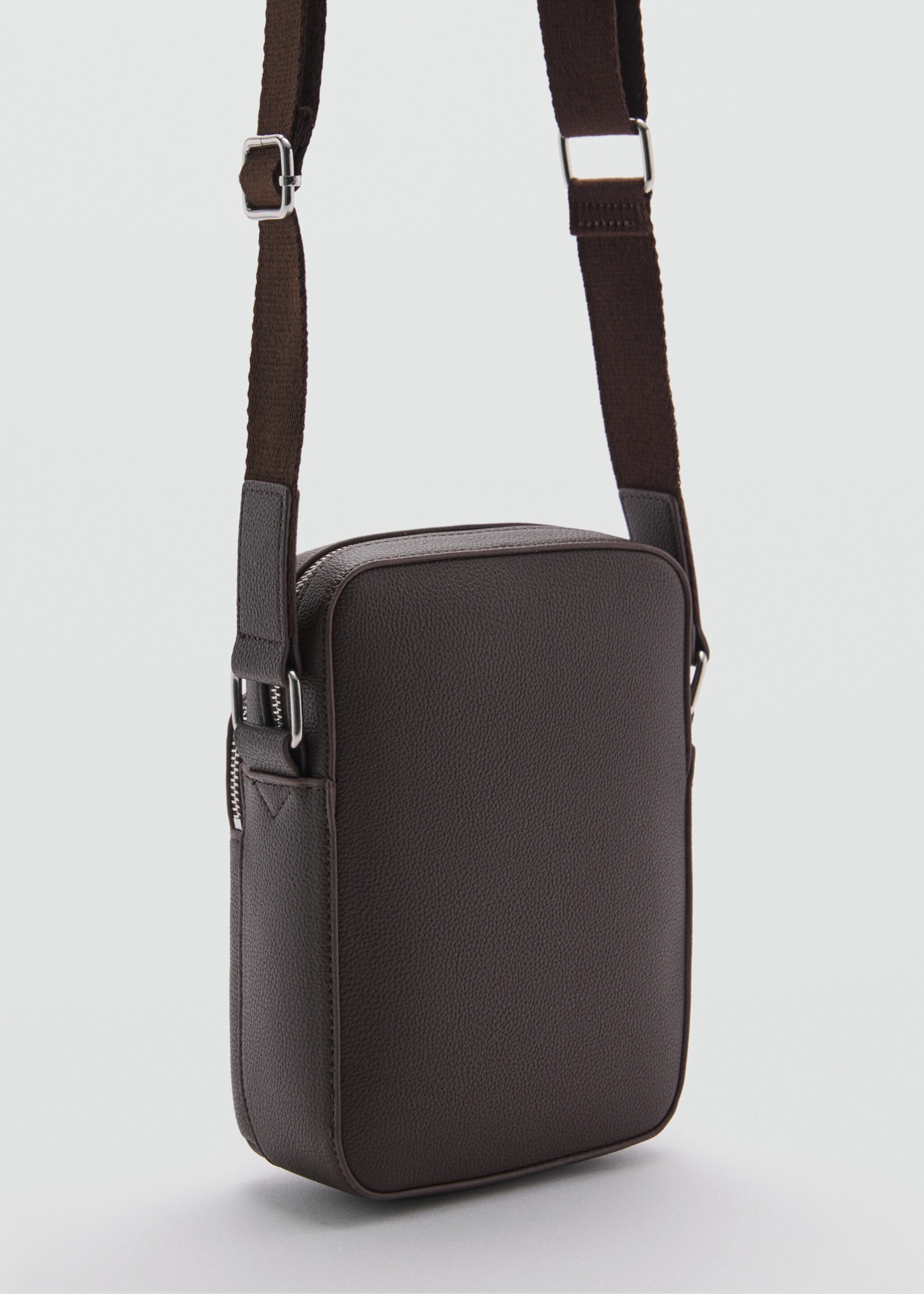 Schultertasche mit Narbenleder-Effekt - Mittlere Ansicht, Braun. Ref: 77082541-00.