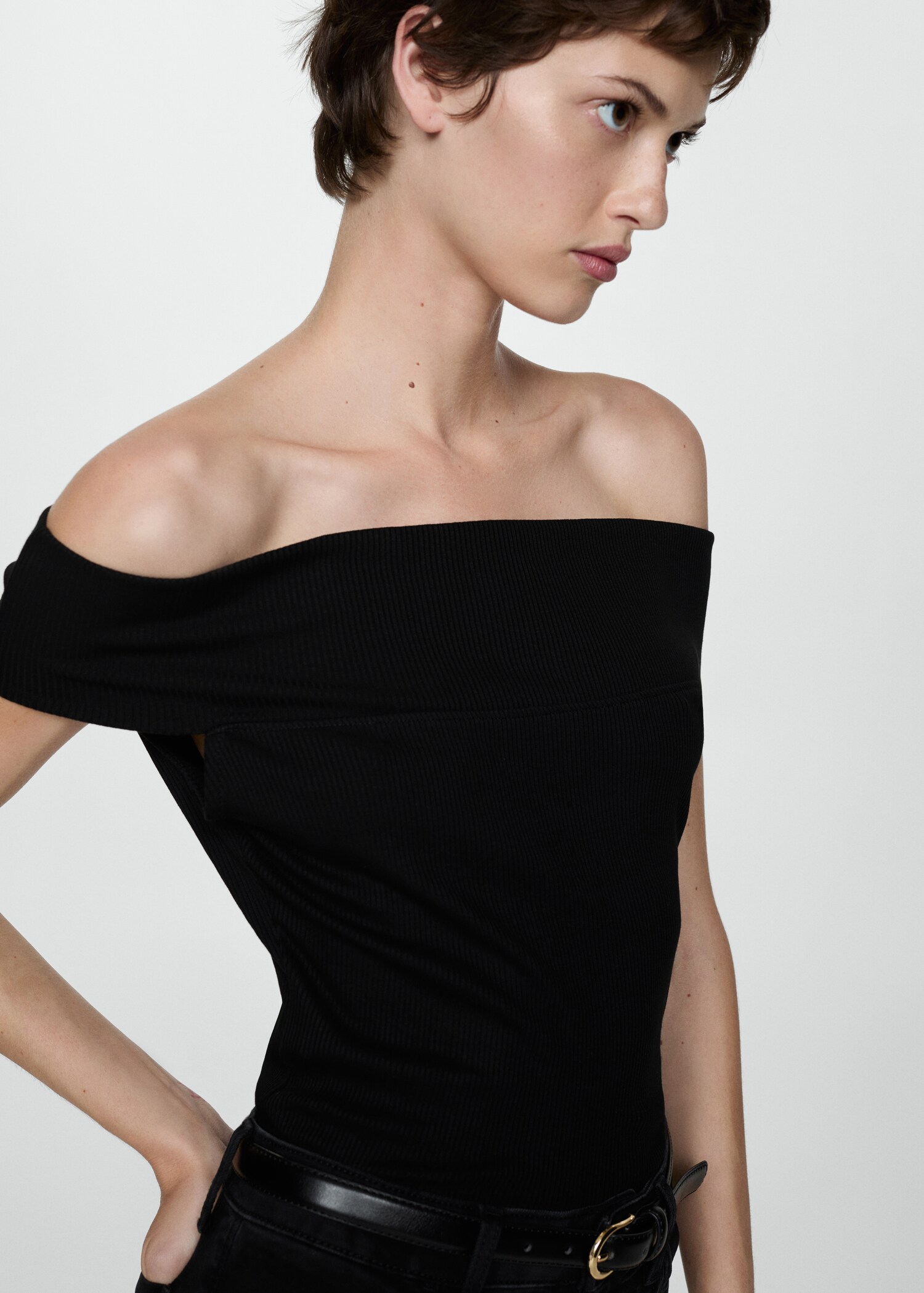 Top spalle scoperte - Piano medio