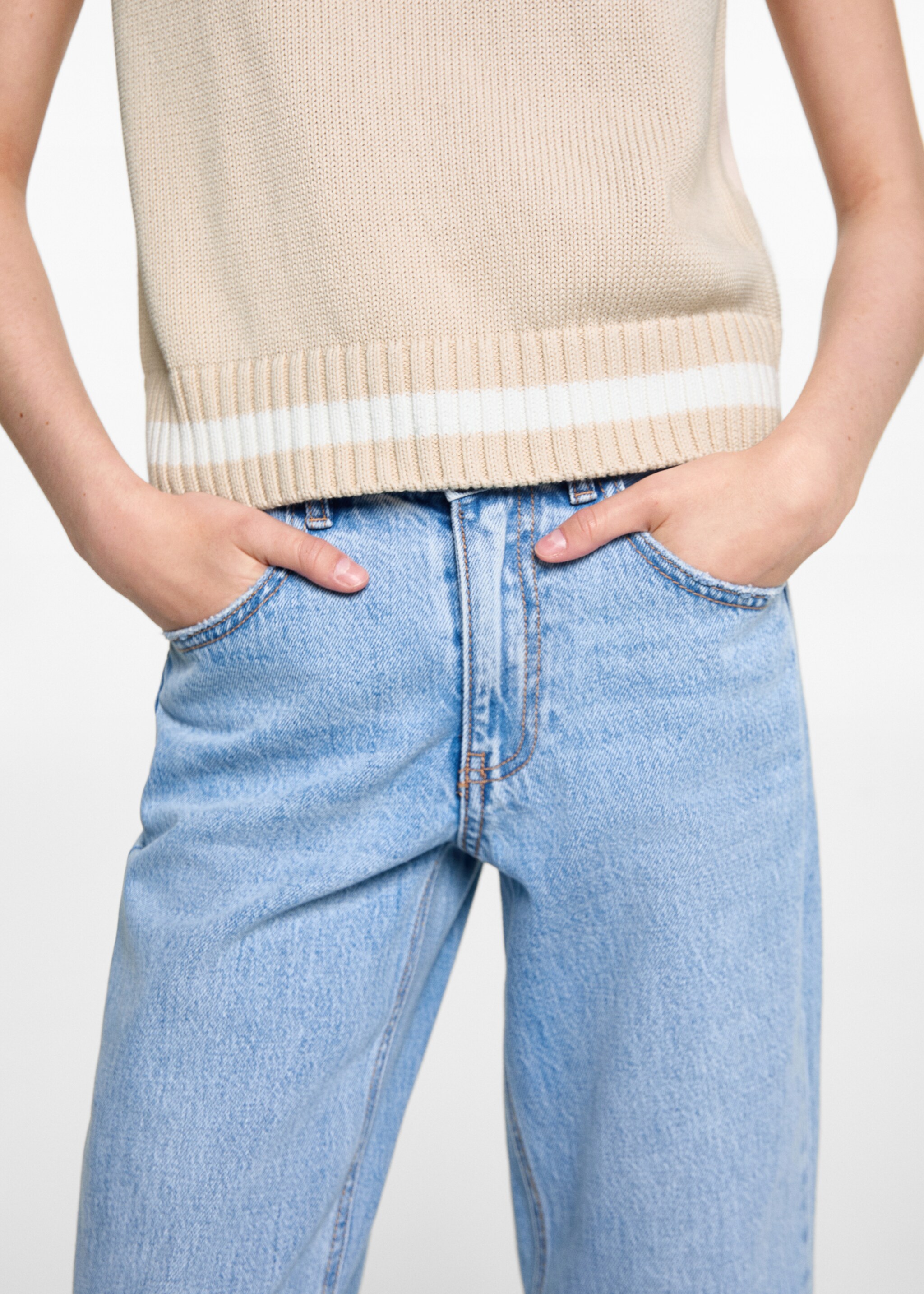 Gestreept gebreid vest - Detail van het artikel 6, Open beige. Ref: 77082931-00.
