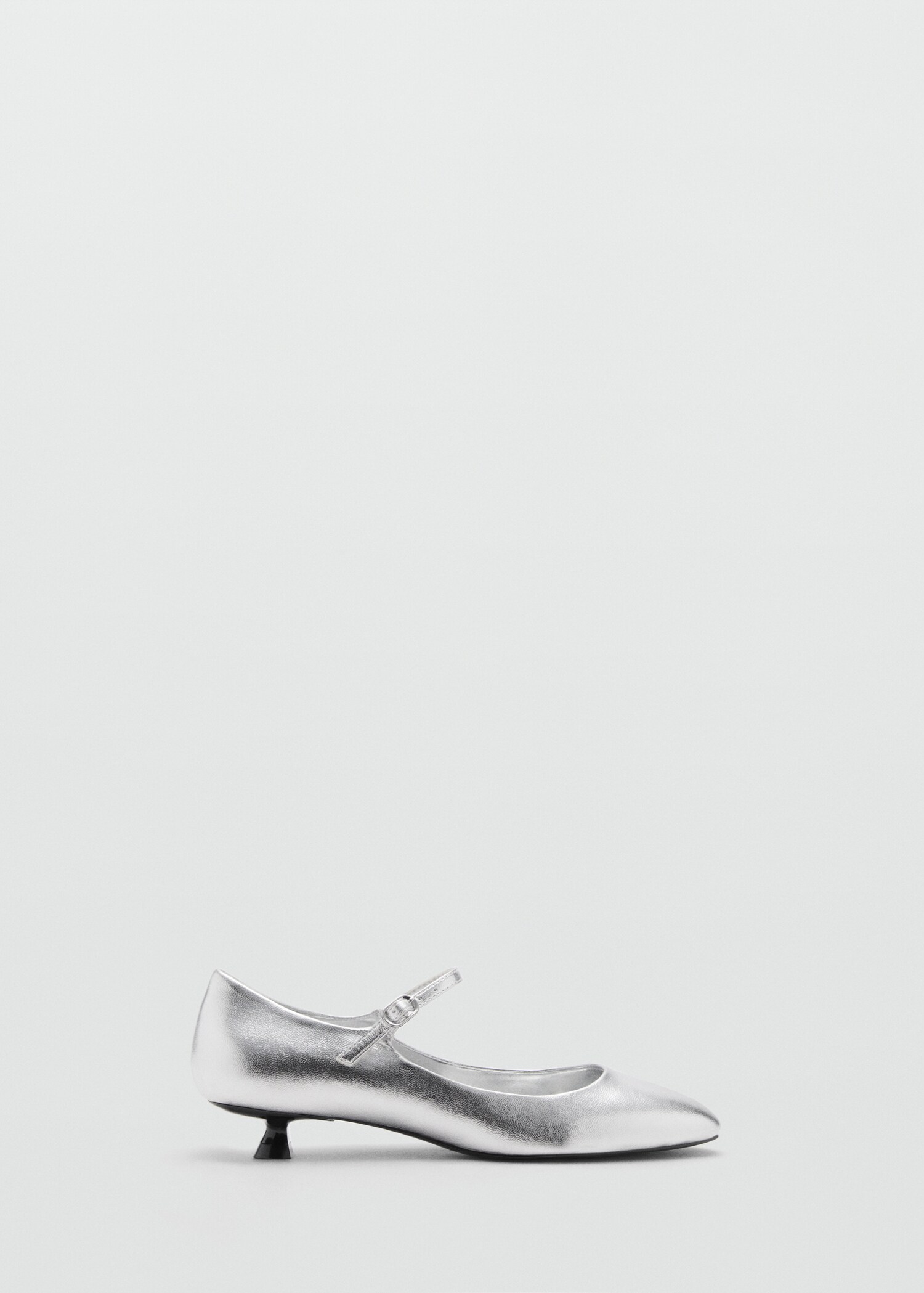 Kitten-heel shoes with buckle - Article without model
