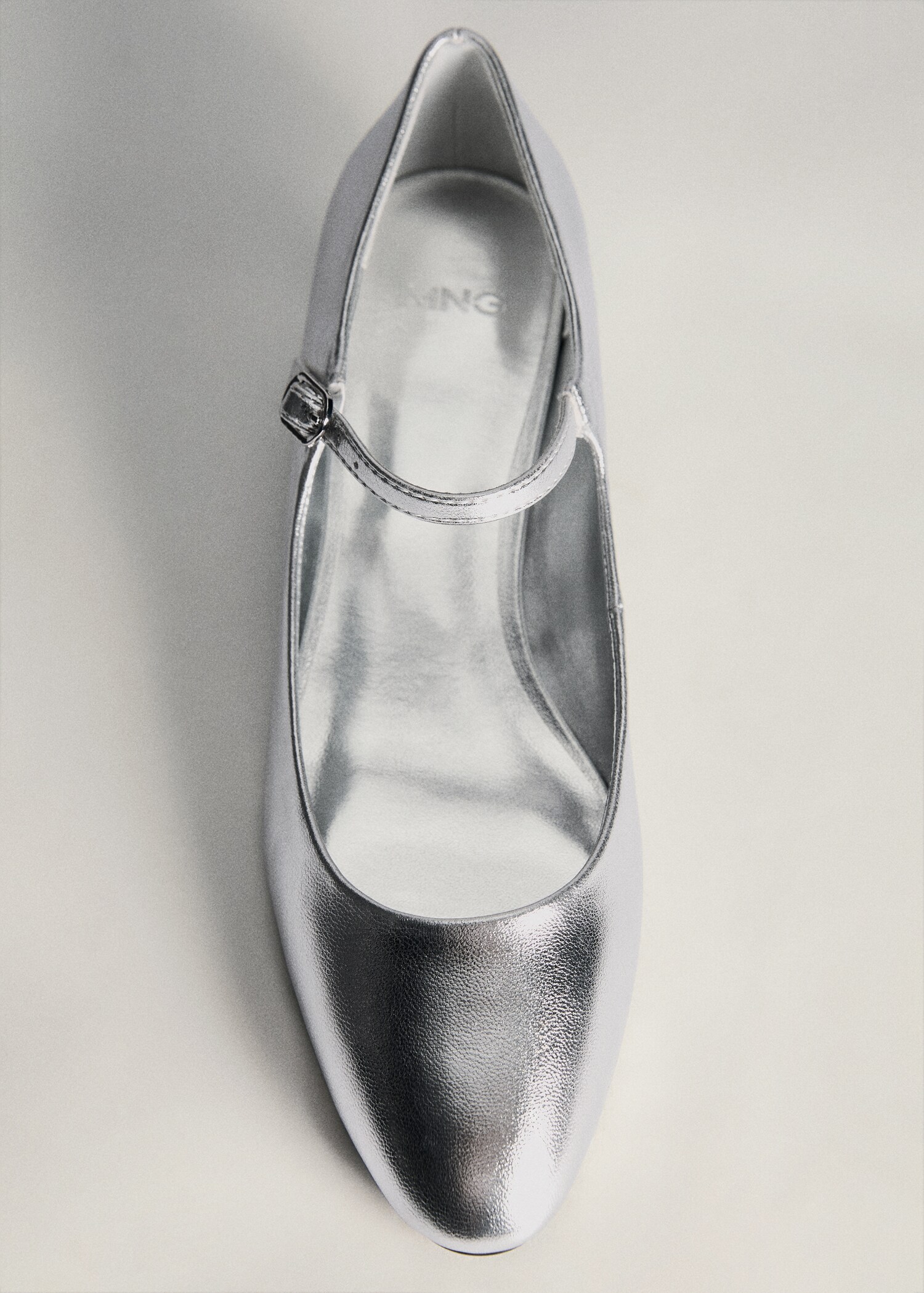 Kitten-heel shoes with buckle - Details of the article 5