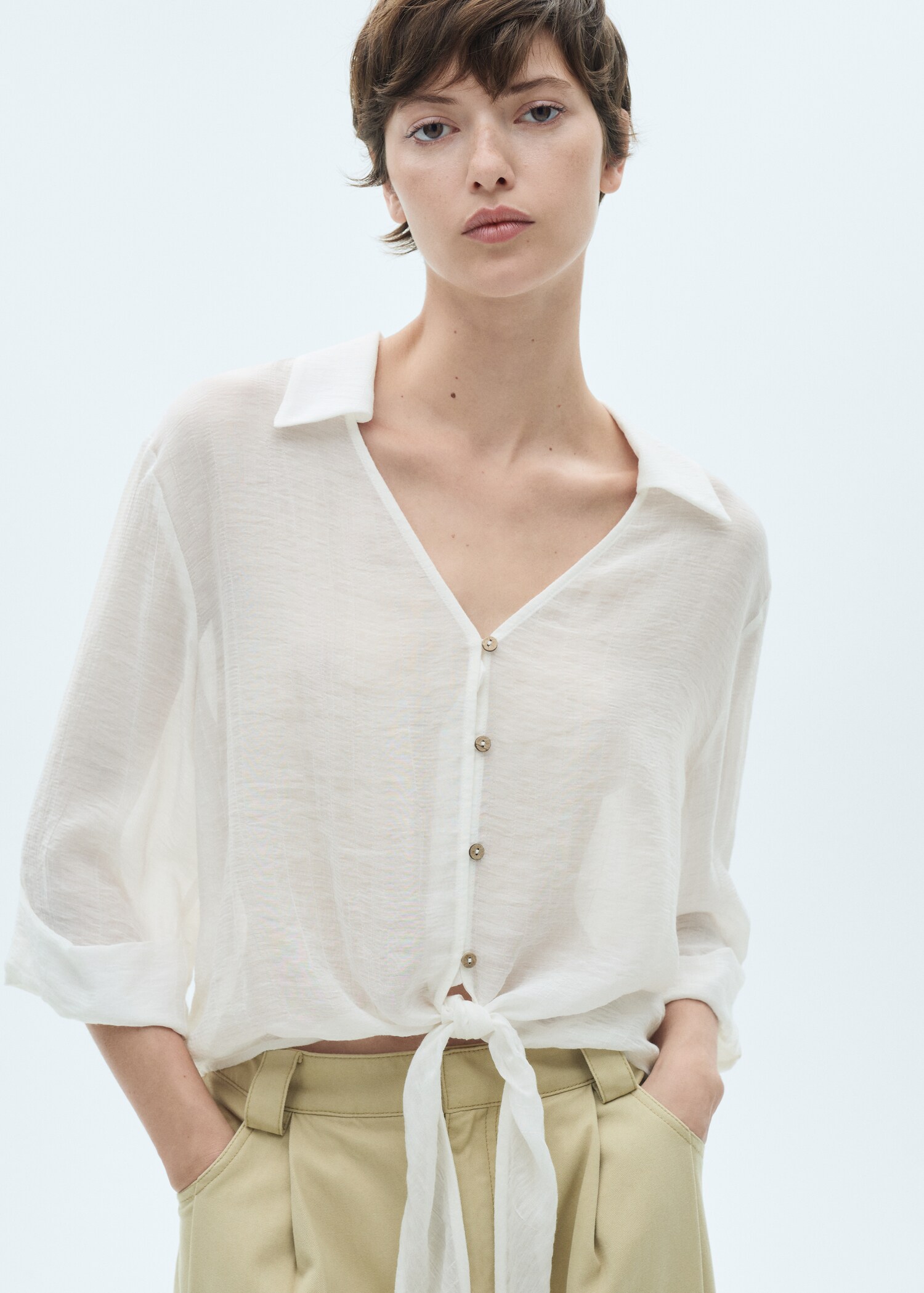 Flared-sleeve blouse with bow - Medium plane