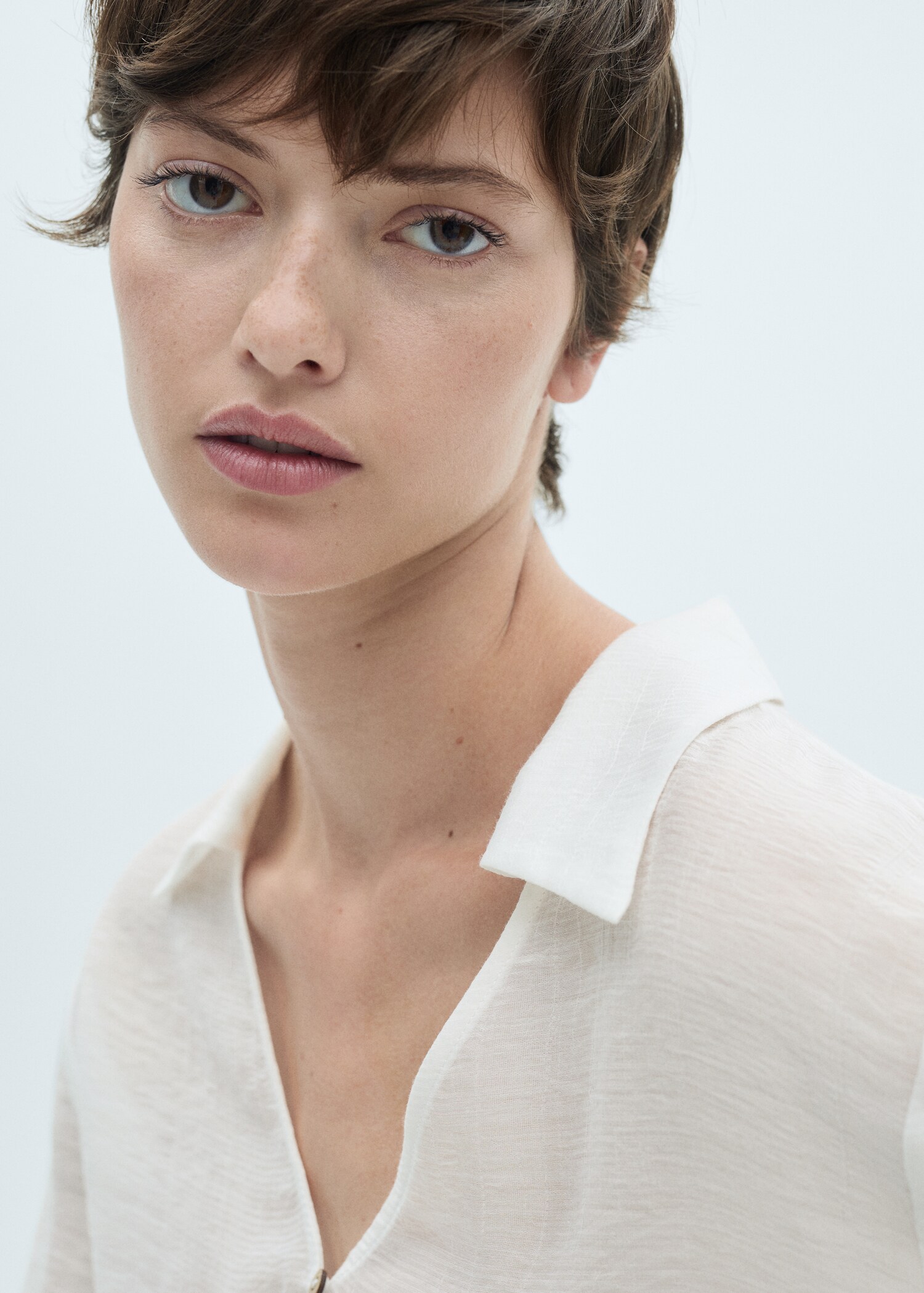 Flared-sleeve blouse with bow - Details of the article 1