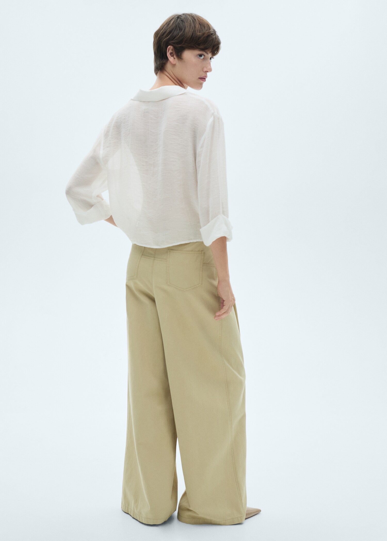 Flared-sleeve blouse with bow - Reverse of the article