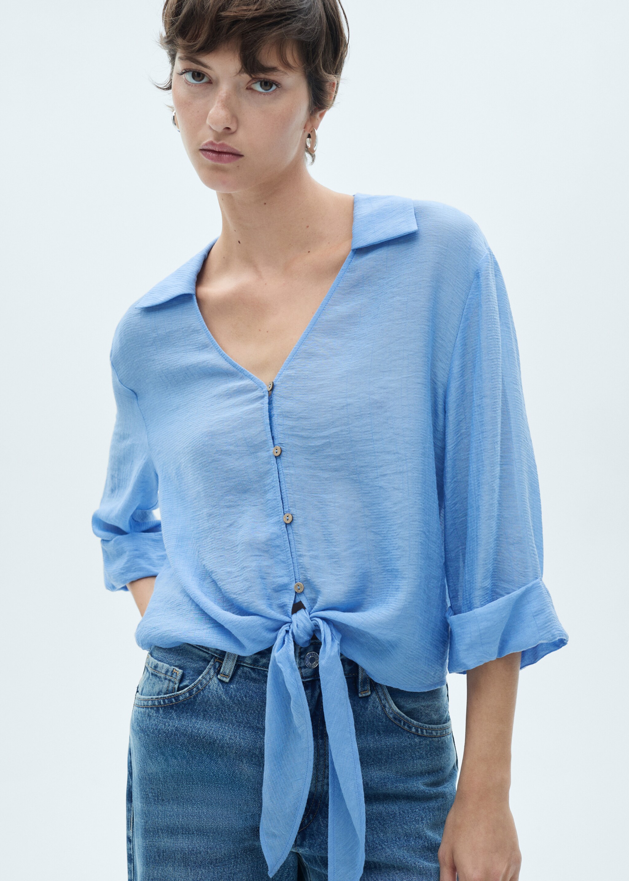 Blusa manga acampanada lazo - Plano medio
