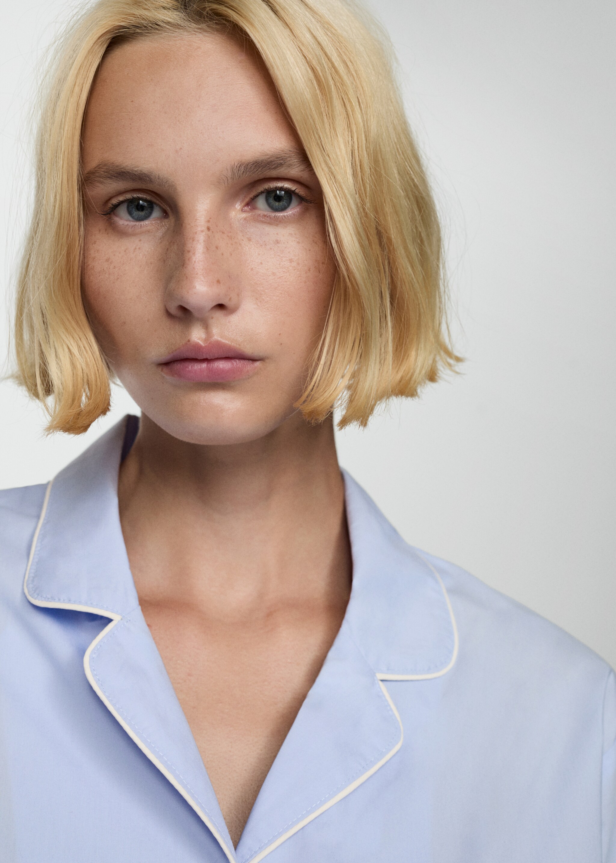 Pyjama shirt with contrasting finish - Details of the article 1