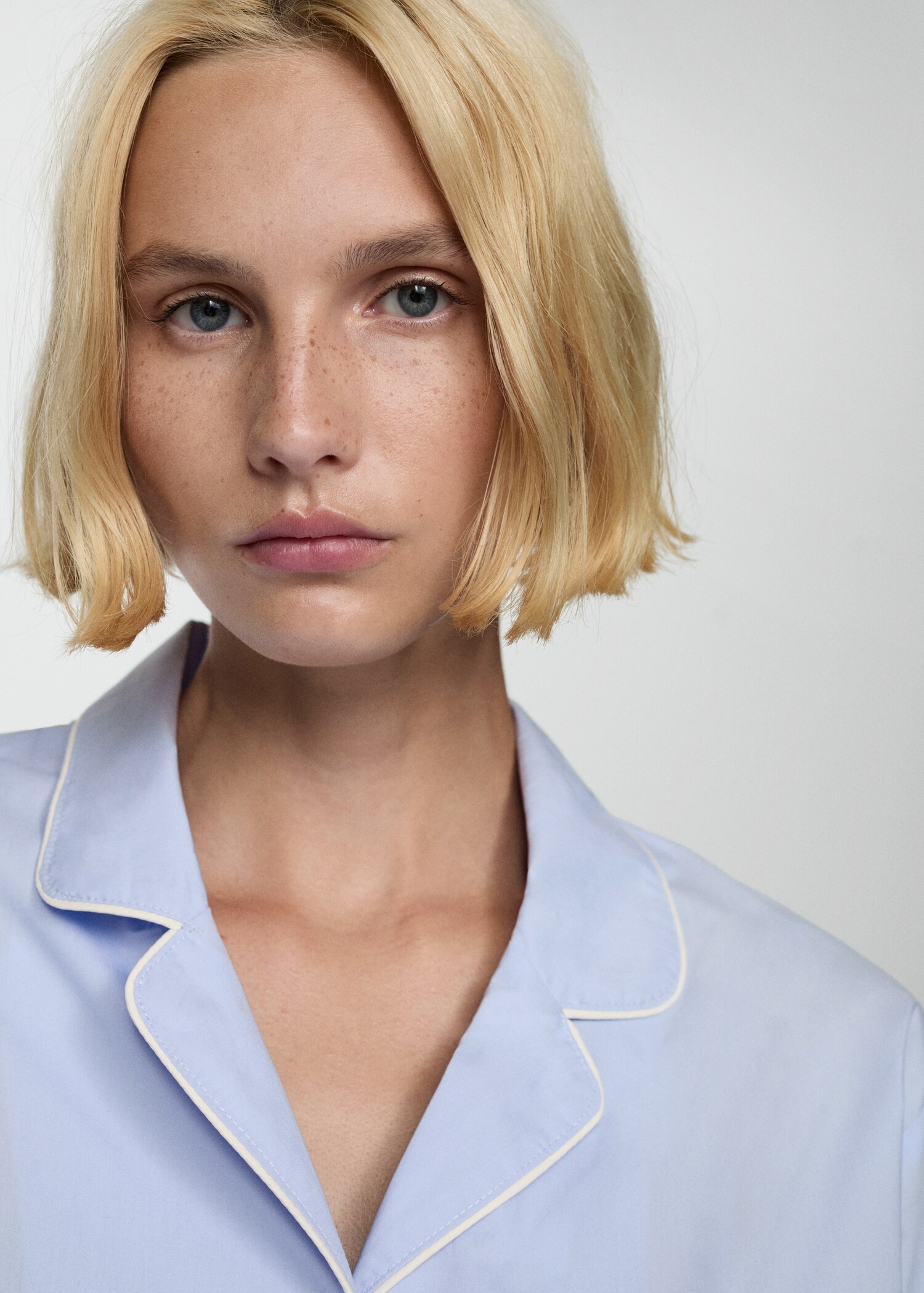 Pyjama shirt with contrasting finish - Details of the article 1