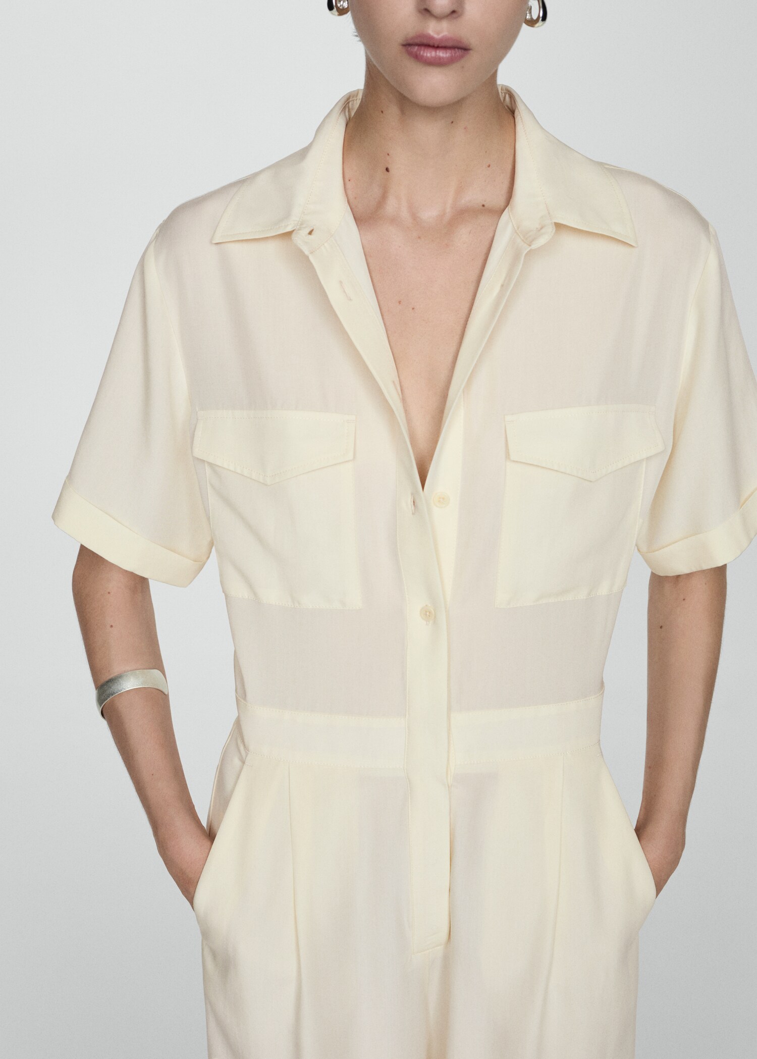 Jumpsuit i skjortmodell lyocell - Bild av mittparti