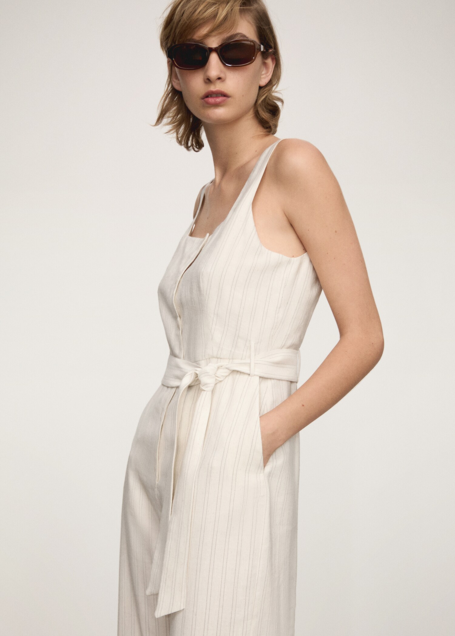 Randig jumpsuit rosett - Bild av mittparti