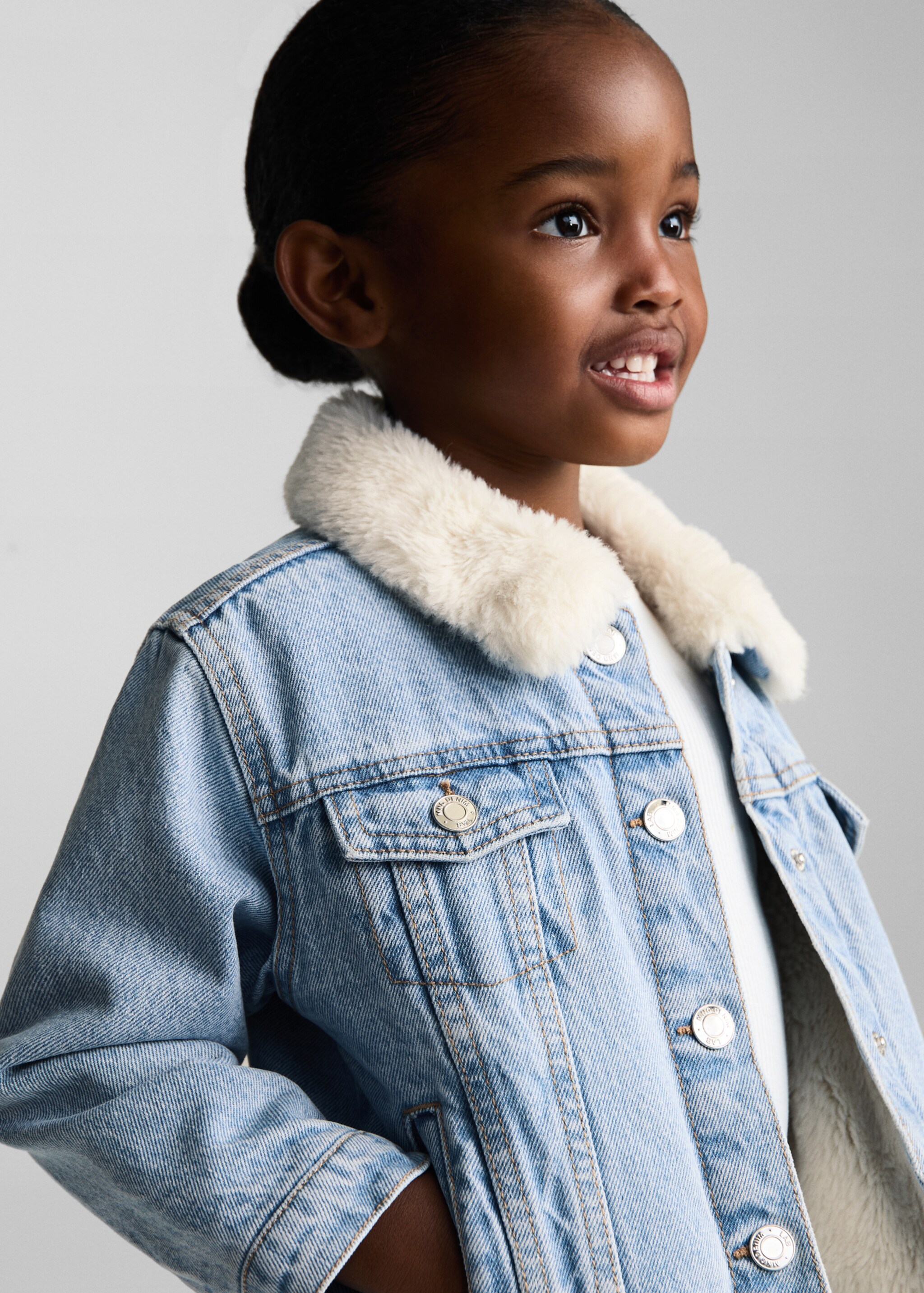 Fur-effect inner jacket - Details of the article 1, Light Blue. Ref: 77083664-00.