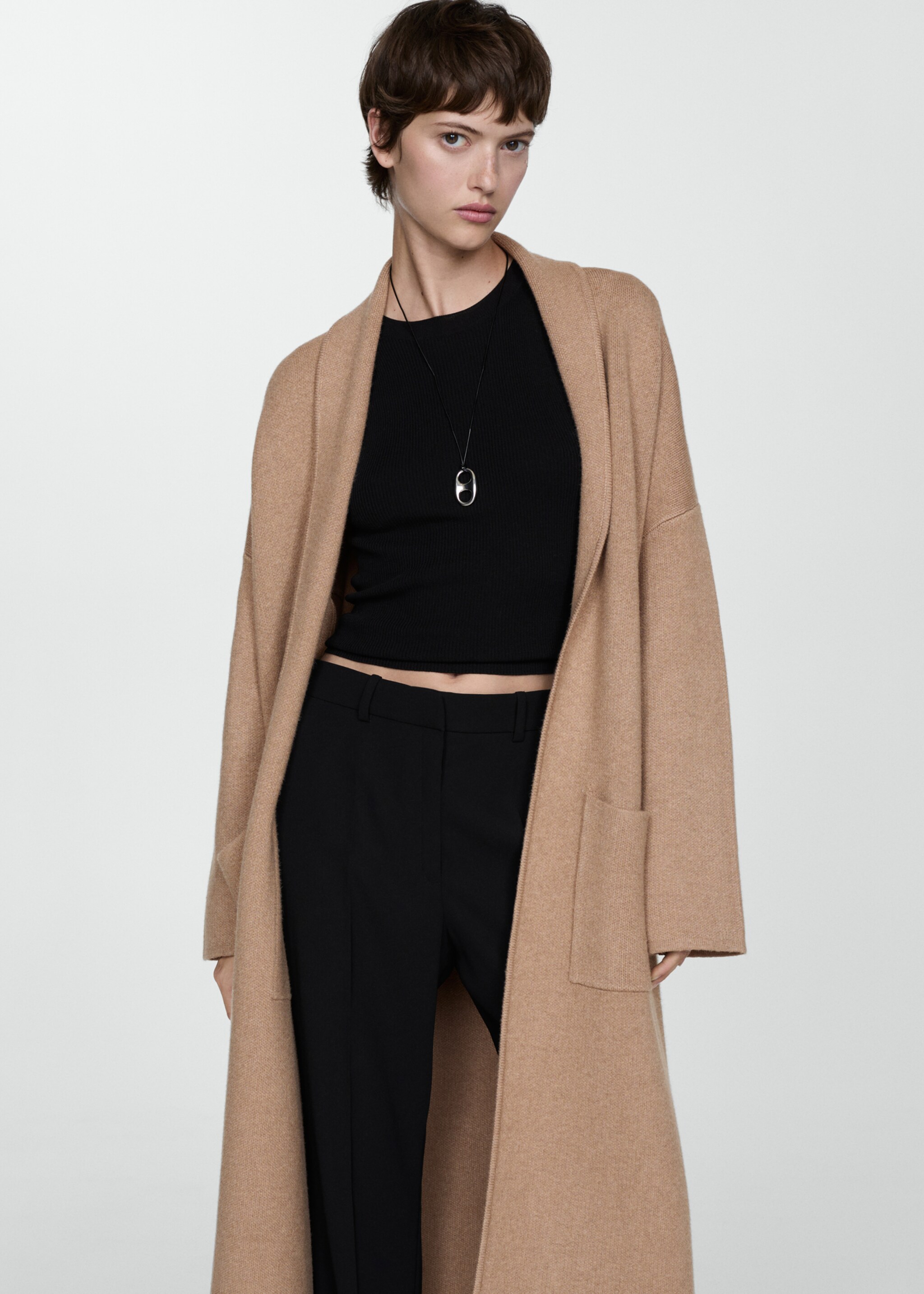 Haină oversize din tricot cu buzunare - Plan mediu, Maro mediu. Ref: 77083666-00.