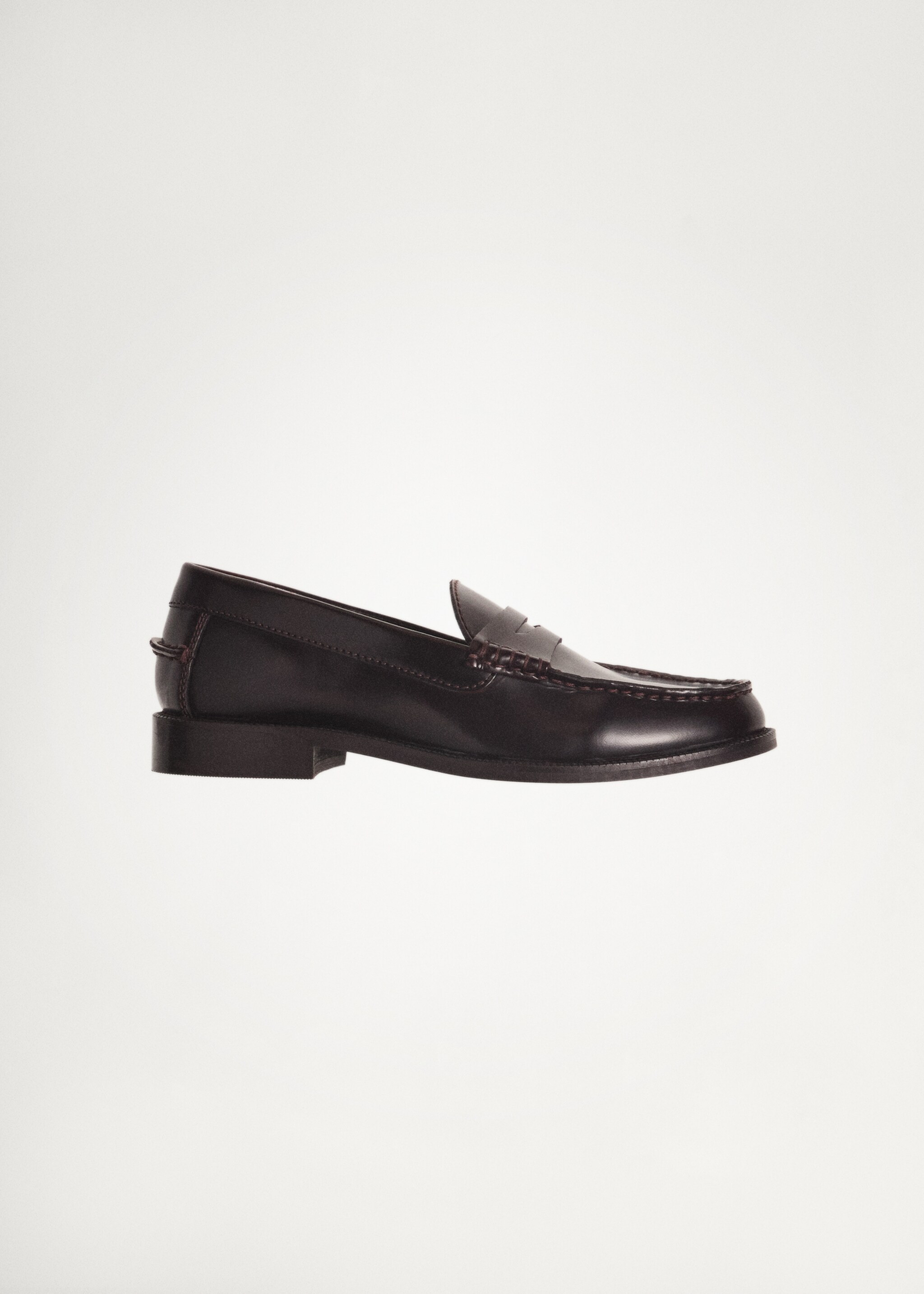 Mocassins pele - Pormenor do artigo 5, Bordeaux. Ref: 77083672-00.