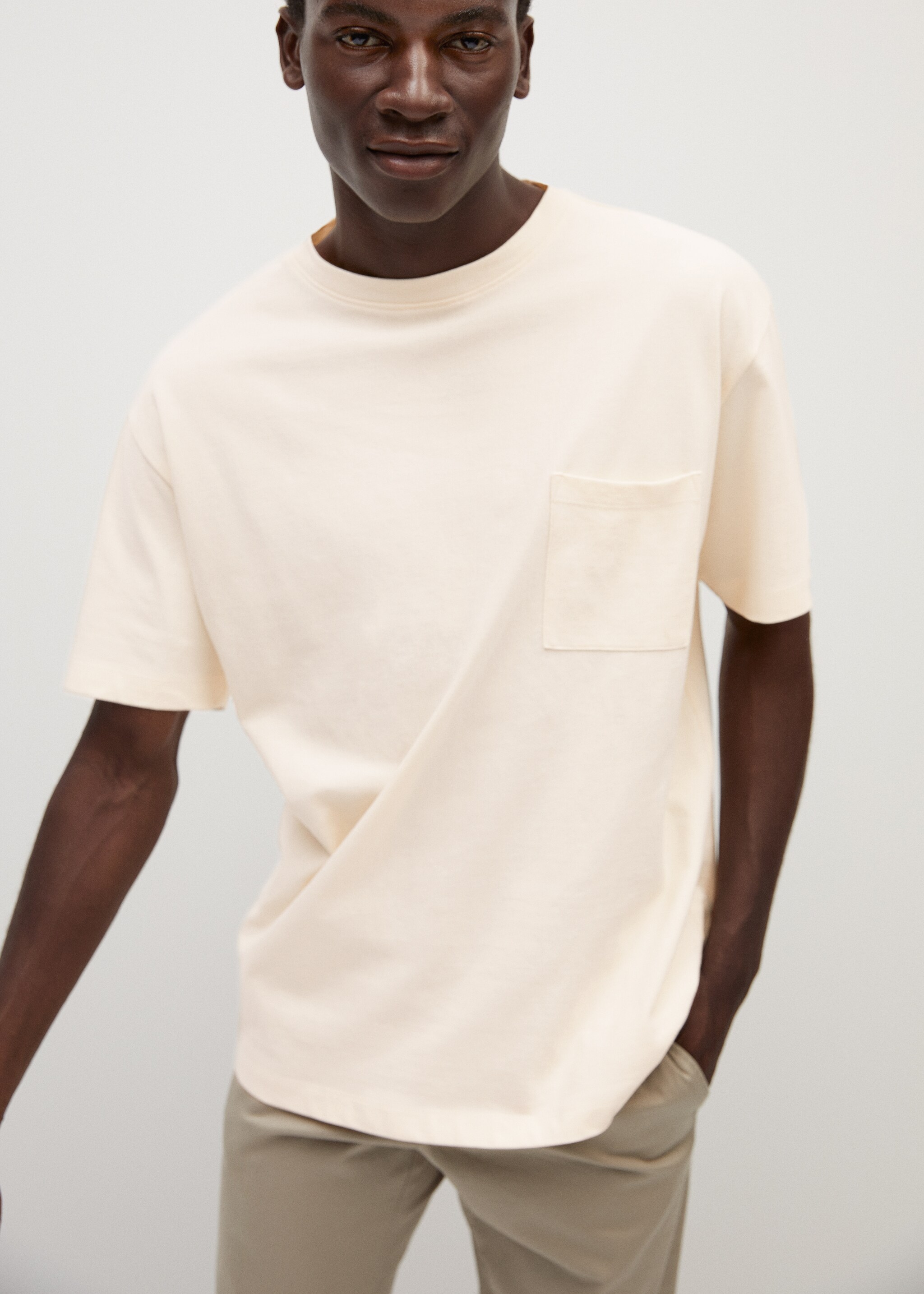 Camiseta algodón bolsillo - Plano medio