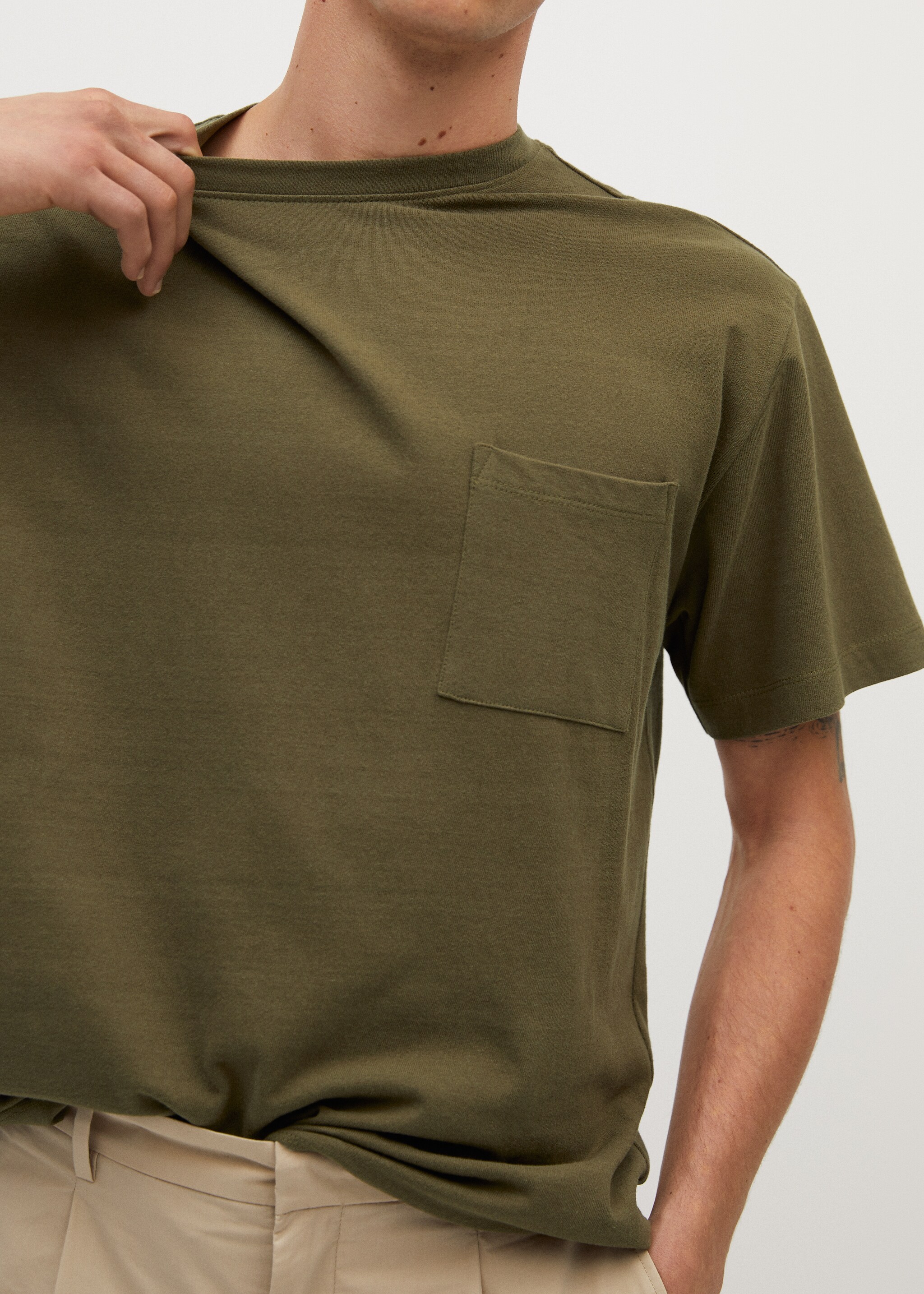 Camiseta algodón bolsillo - Detalle del artículo 1