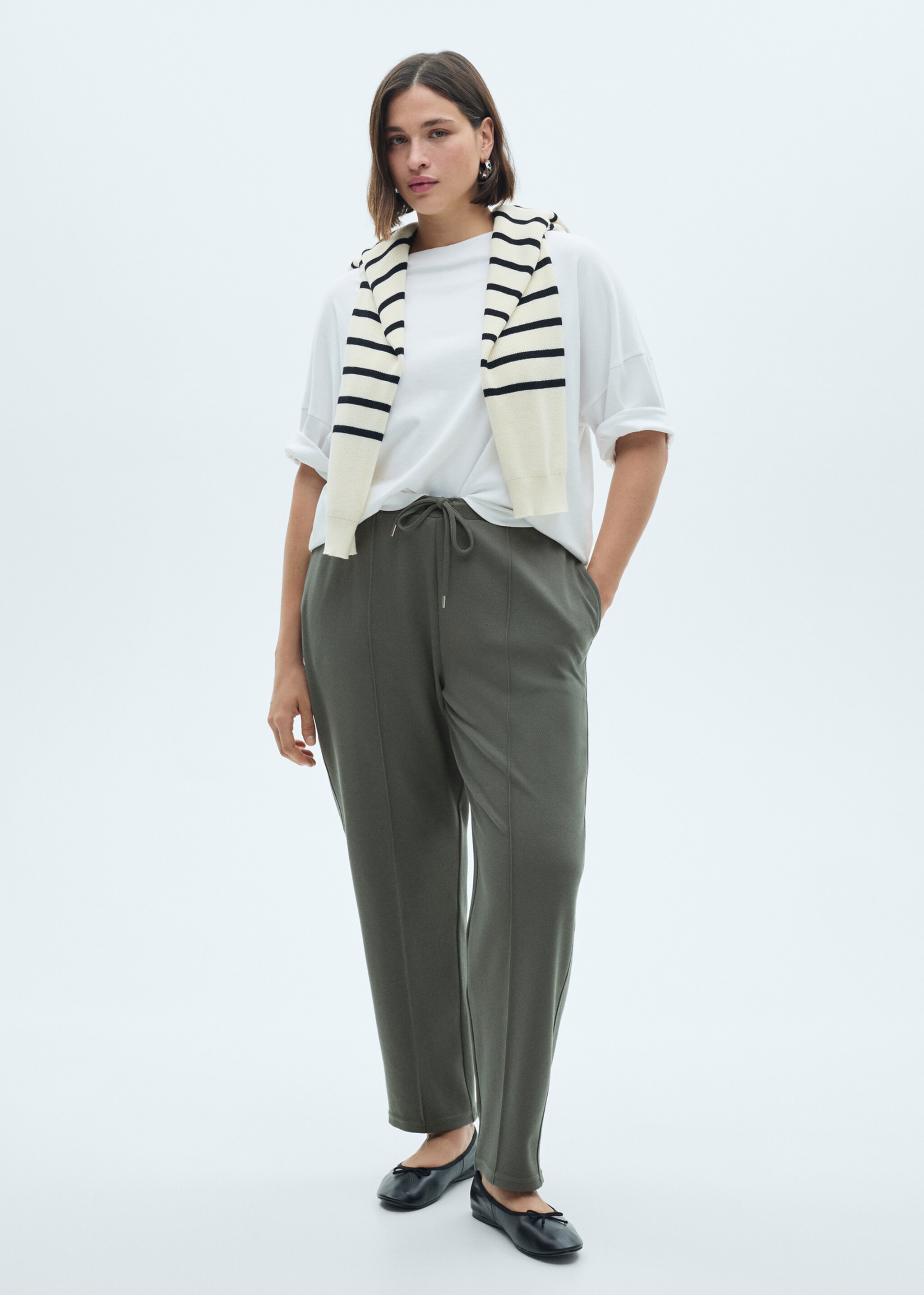 Pantalón jogger costuras - Detalle del artículo 3, Khaki. Ref: 77084014-00.