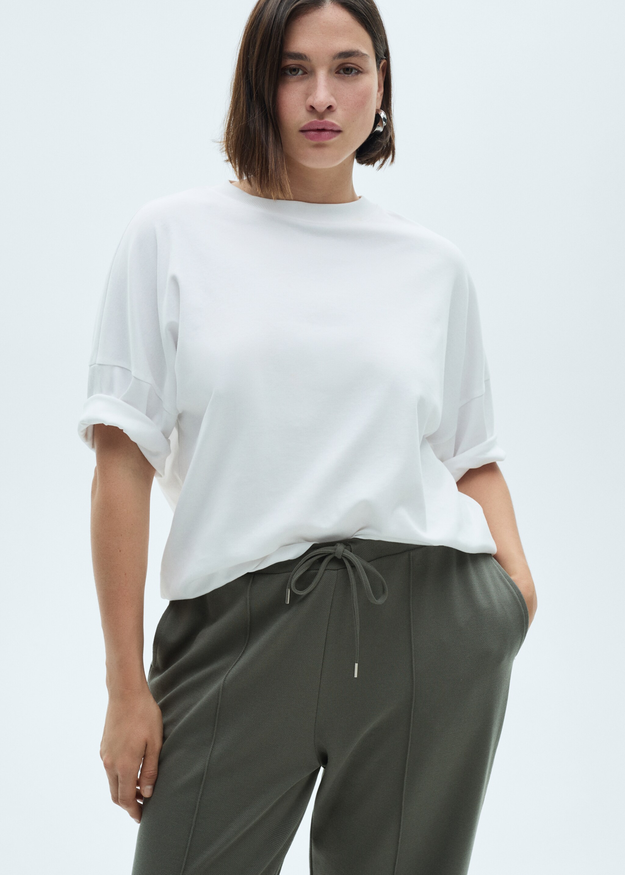 Pantalón jogger costuras - Detalle del artículo 5, Khaki. Ref: 77084014-00.