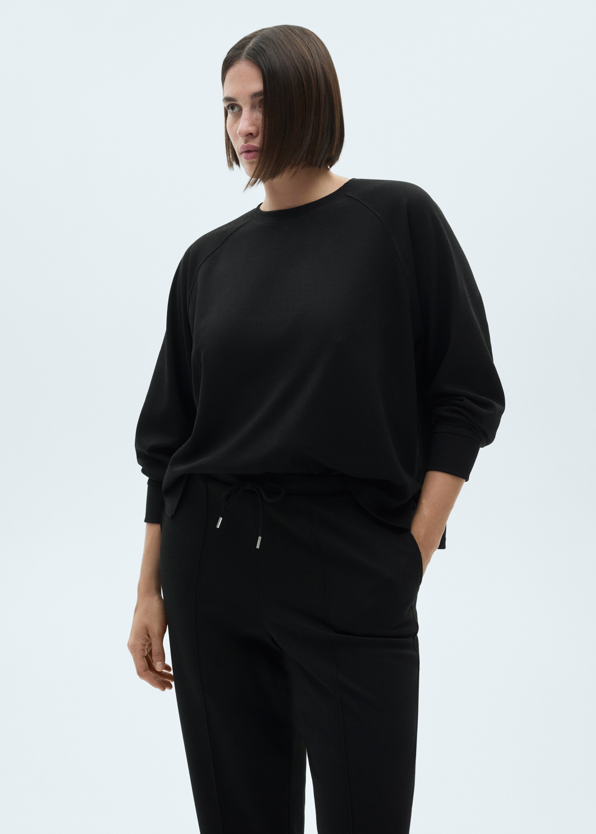 Pantalón jogger costuras - Detalle del artículo 4, Negro. Ref: 77084014-00.