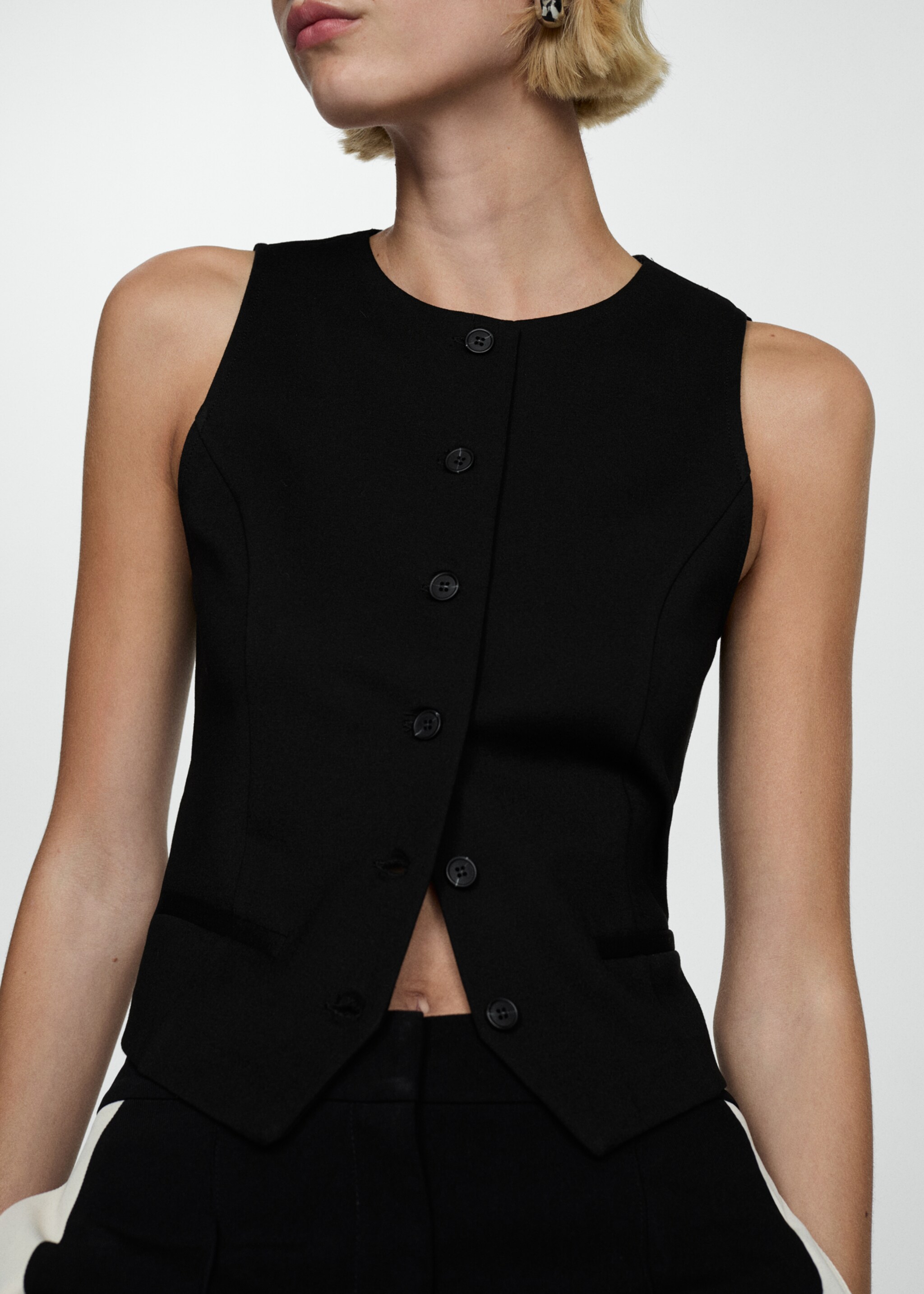 Roma knitted gilet - Details of the article 6, Black. Ref: 77084021-00.