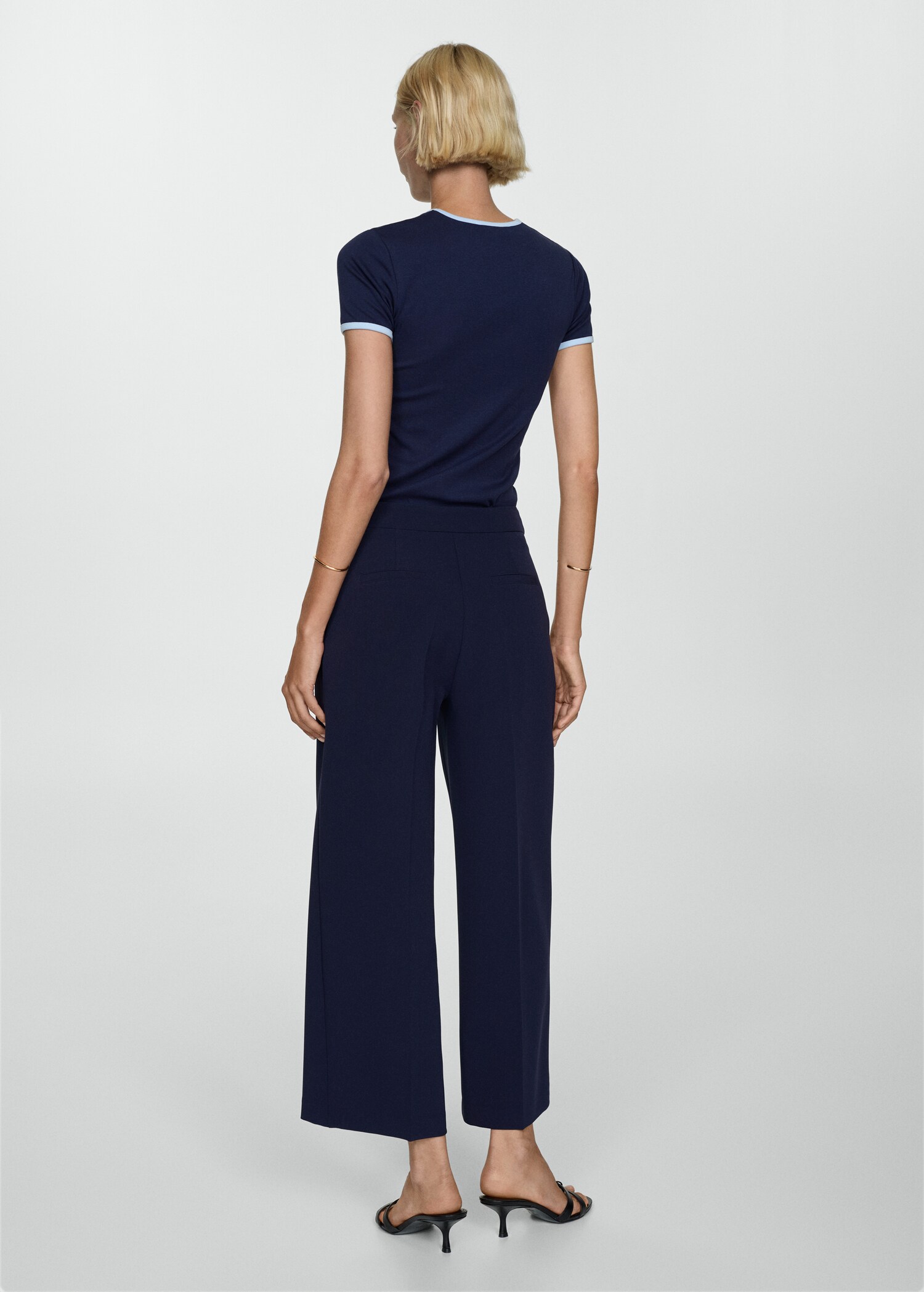Buttons straight-fit trousers - Reverse of the article