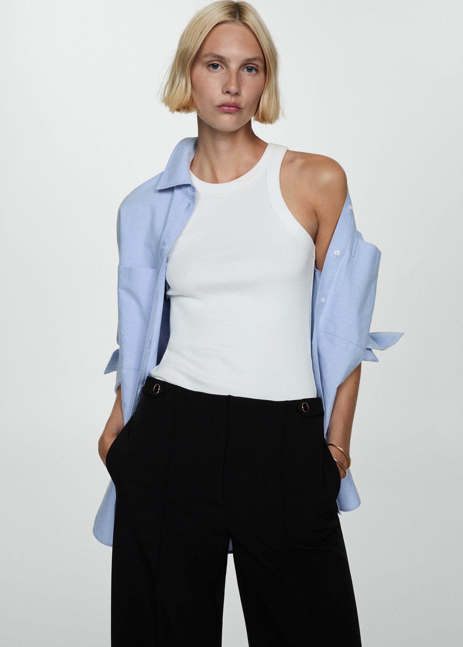 Buttons straight-fit trousers - Details of the article 1