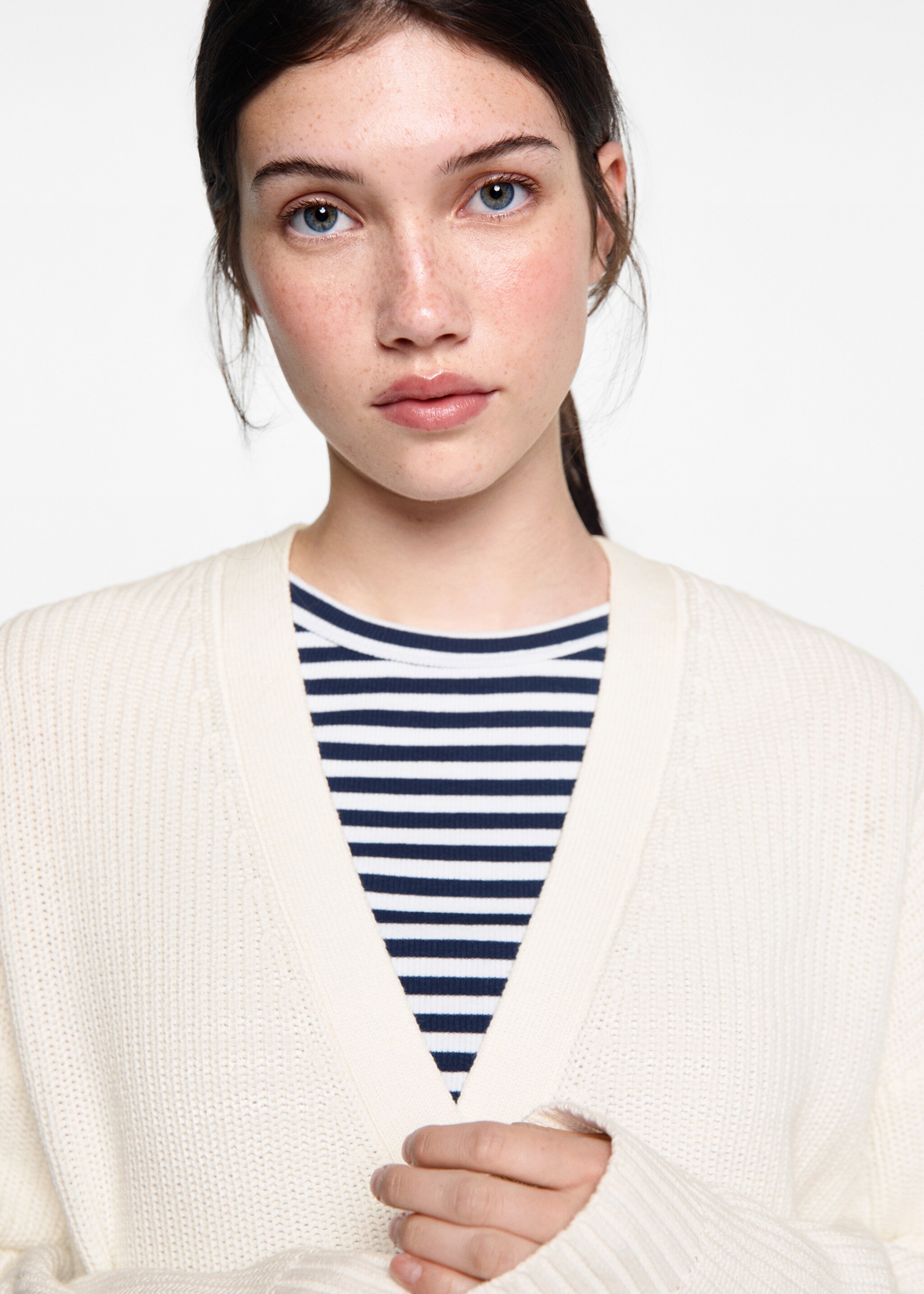 Button knit cardigan - Details of the article 1, Off White. Ref: 77084039-00.
