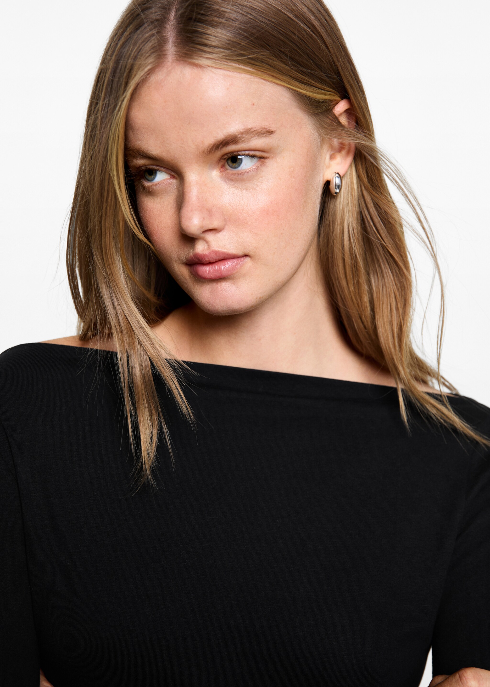 T-shirt with gathered details - Details of the article 1, Black. Ref: 77084066-00.