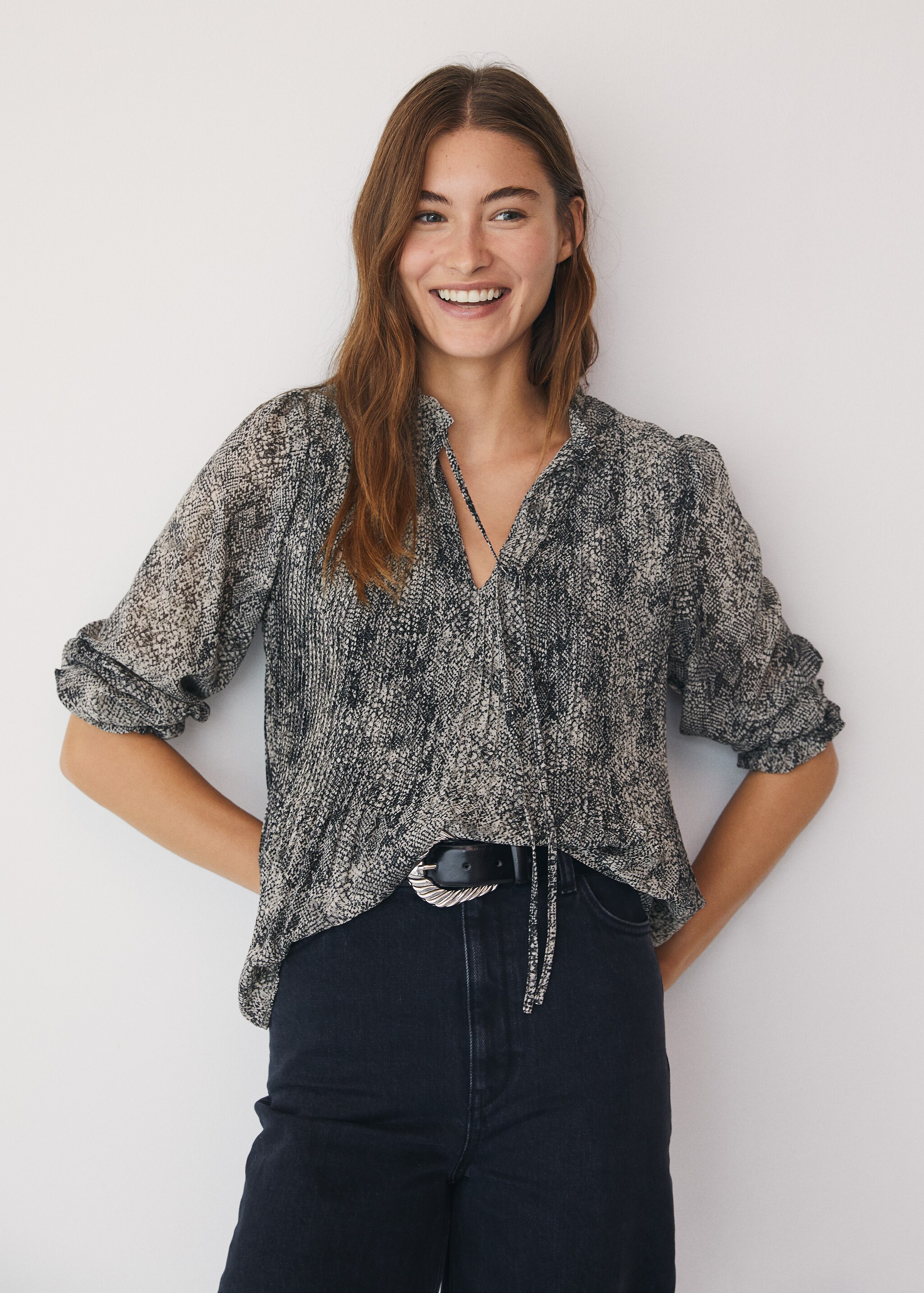 Blusa plisada estampada - Detalle del artículo 2