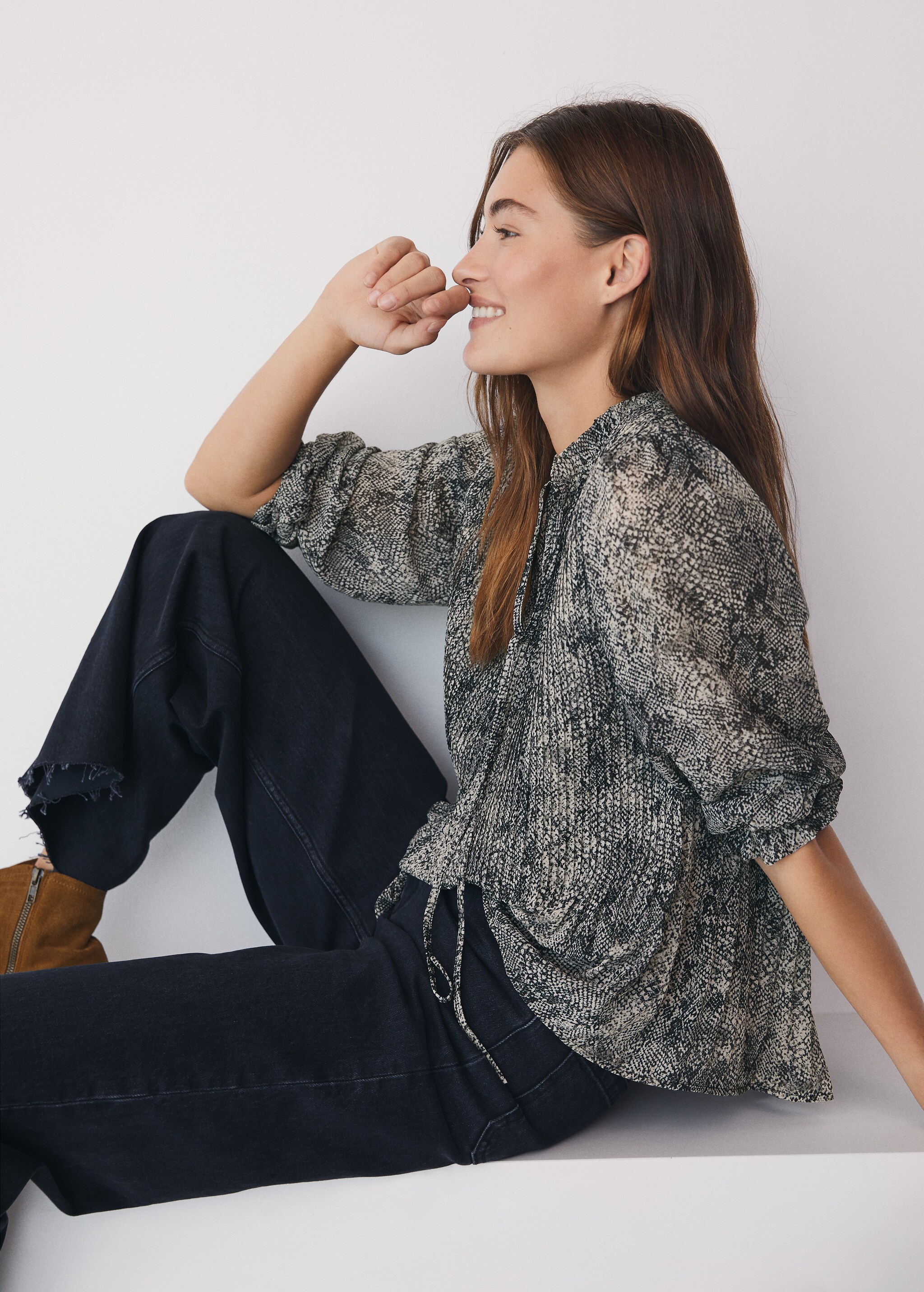 Blusa plisada estampada - Detalle del artículo 3