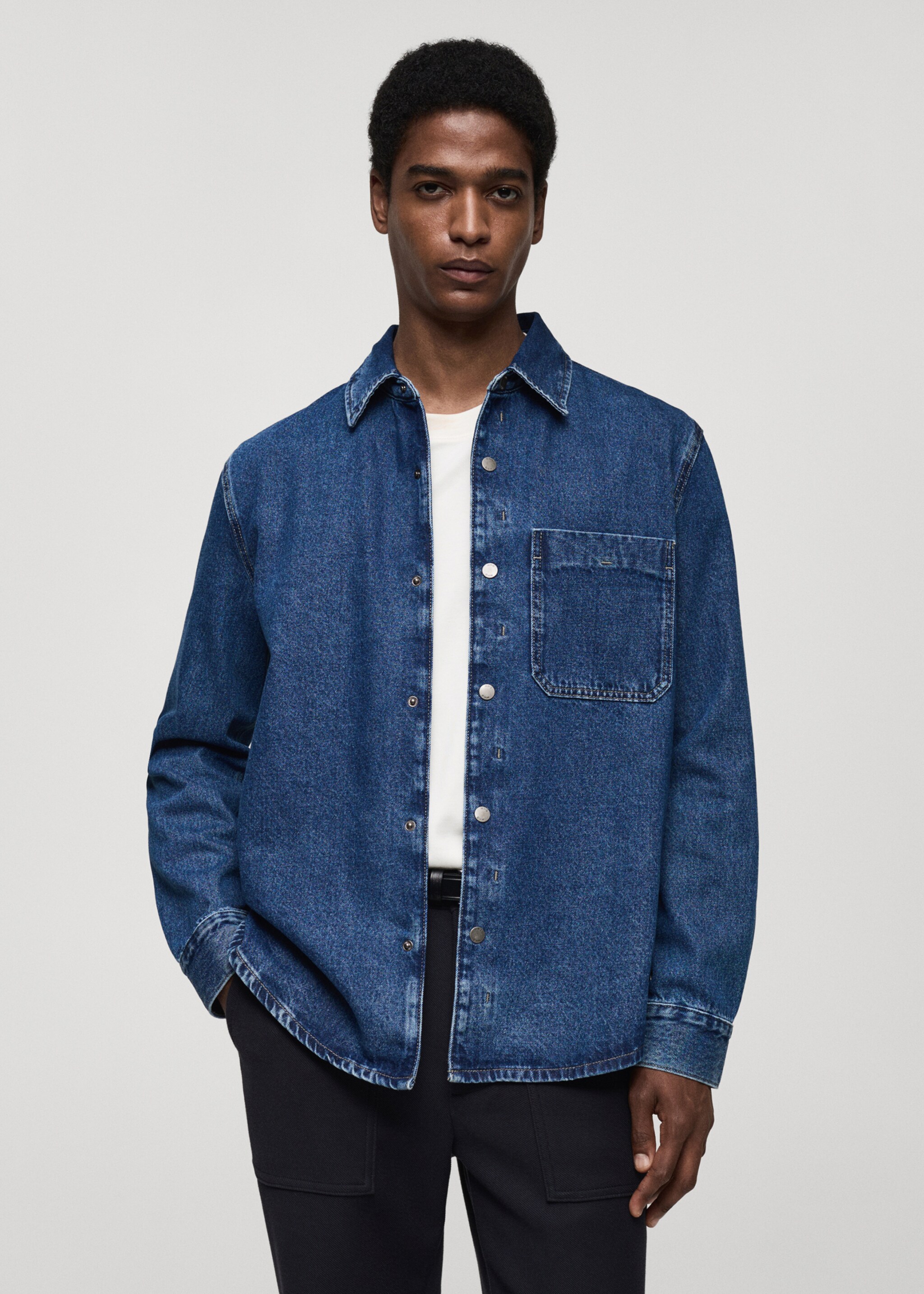 Denim overjasje met zak - Middenvlak, Middenblauw. Ref: 77084439-00.