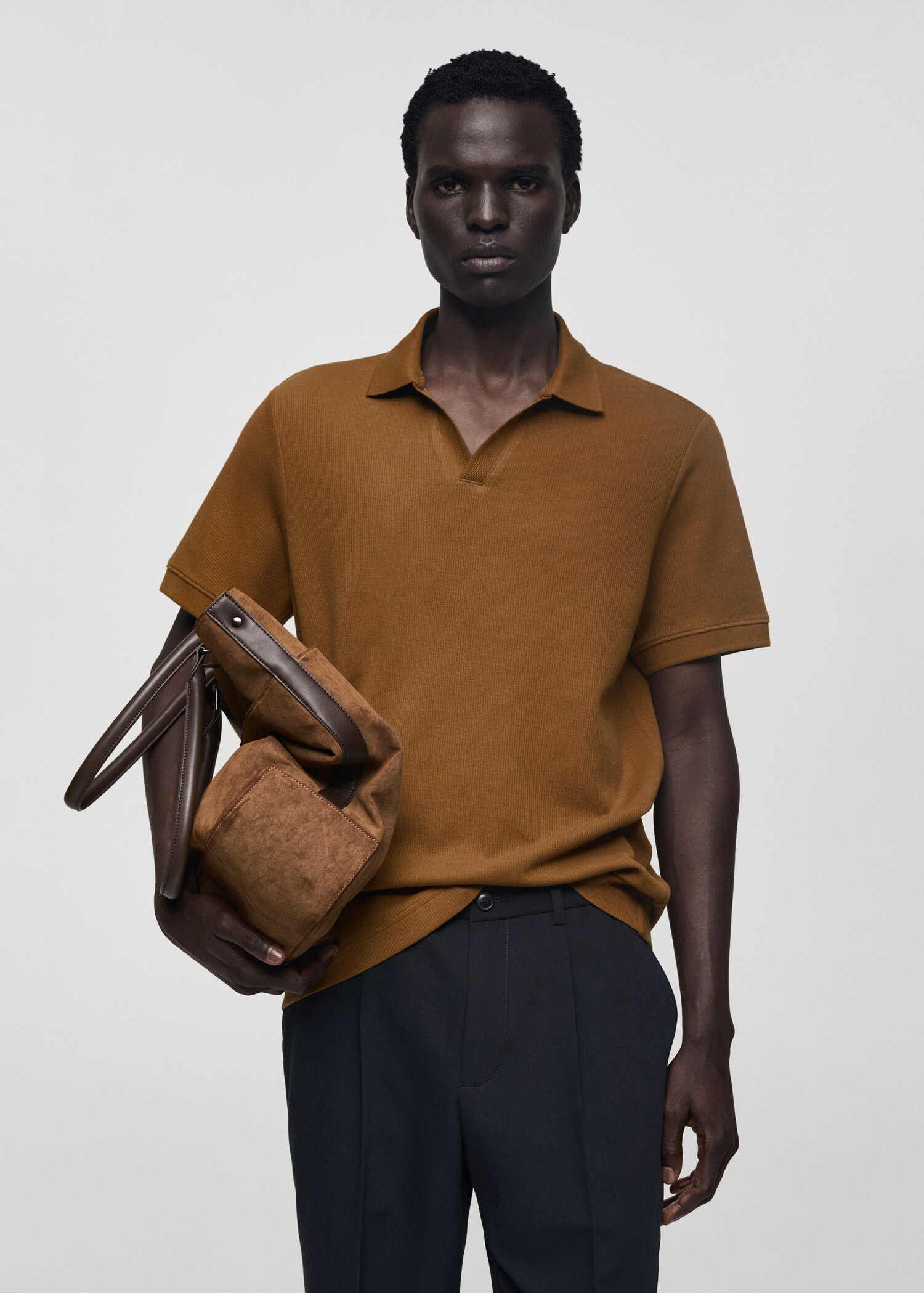 Feinstrick-Poloshirt mit Rippmuster - Mittlere Ansicht