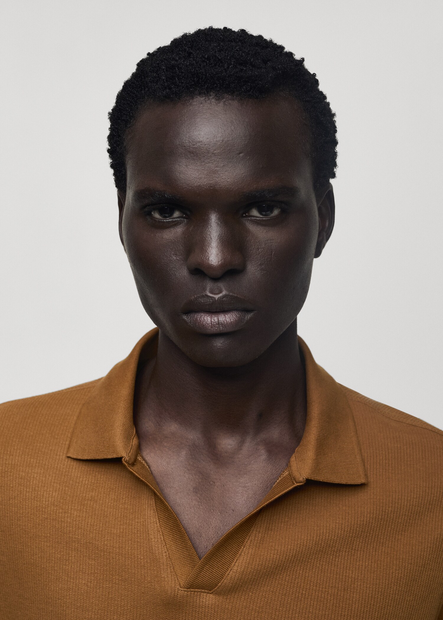 Feinstrick-Poloshirt mit Rippmuster - Detail des Artikels 1