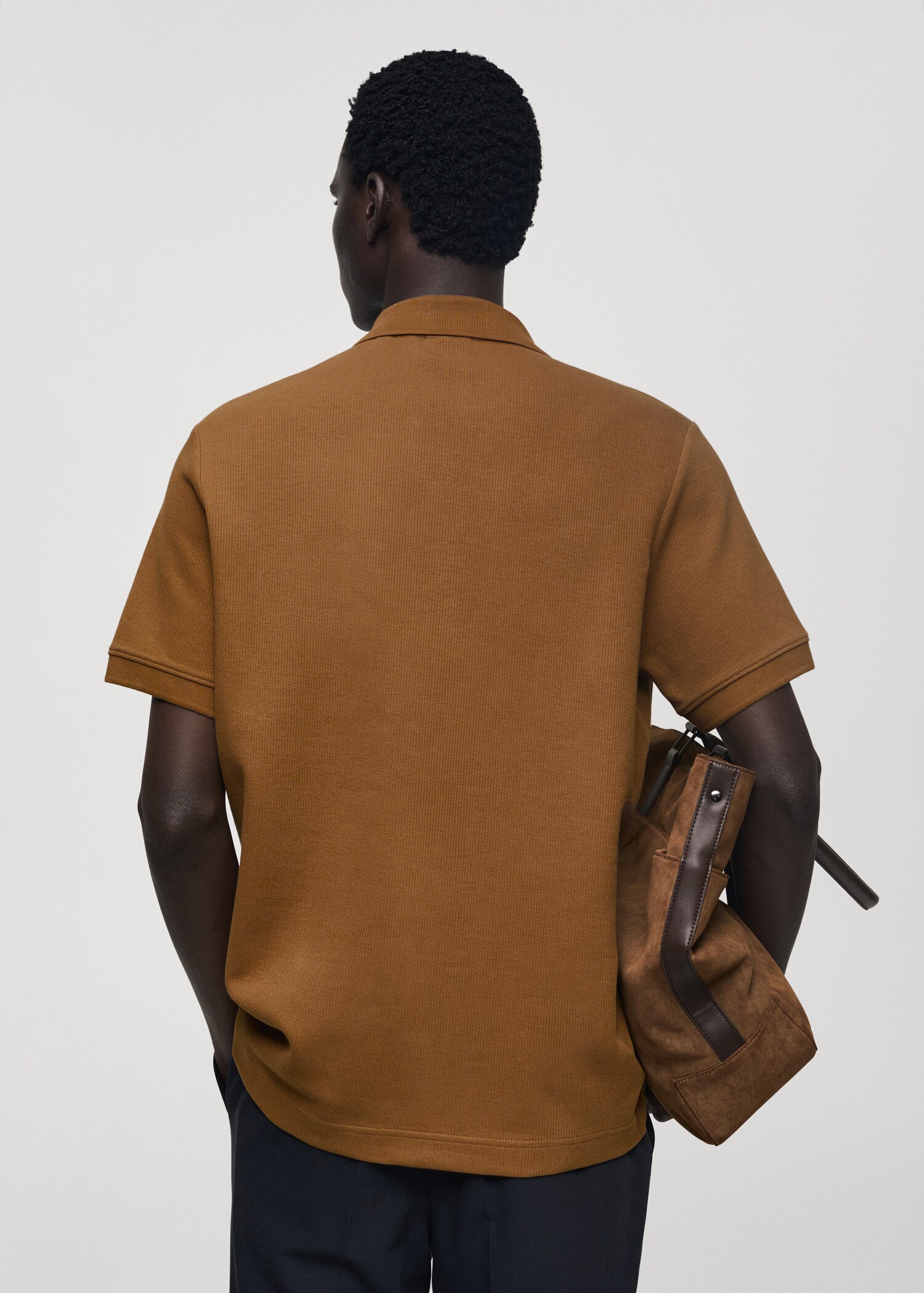 Feinstrick-Poloshirt mit Rippmuster - Rückseite des Artikels