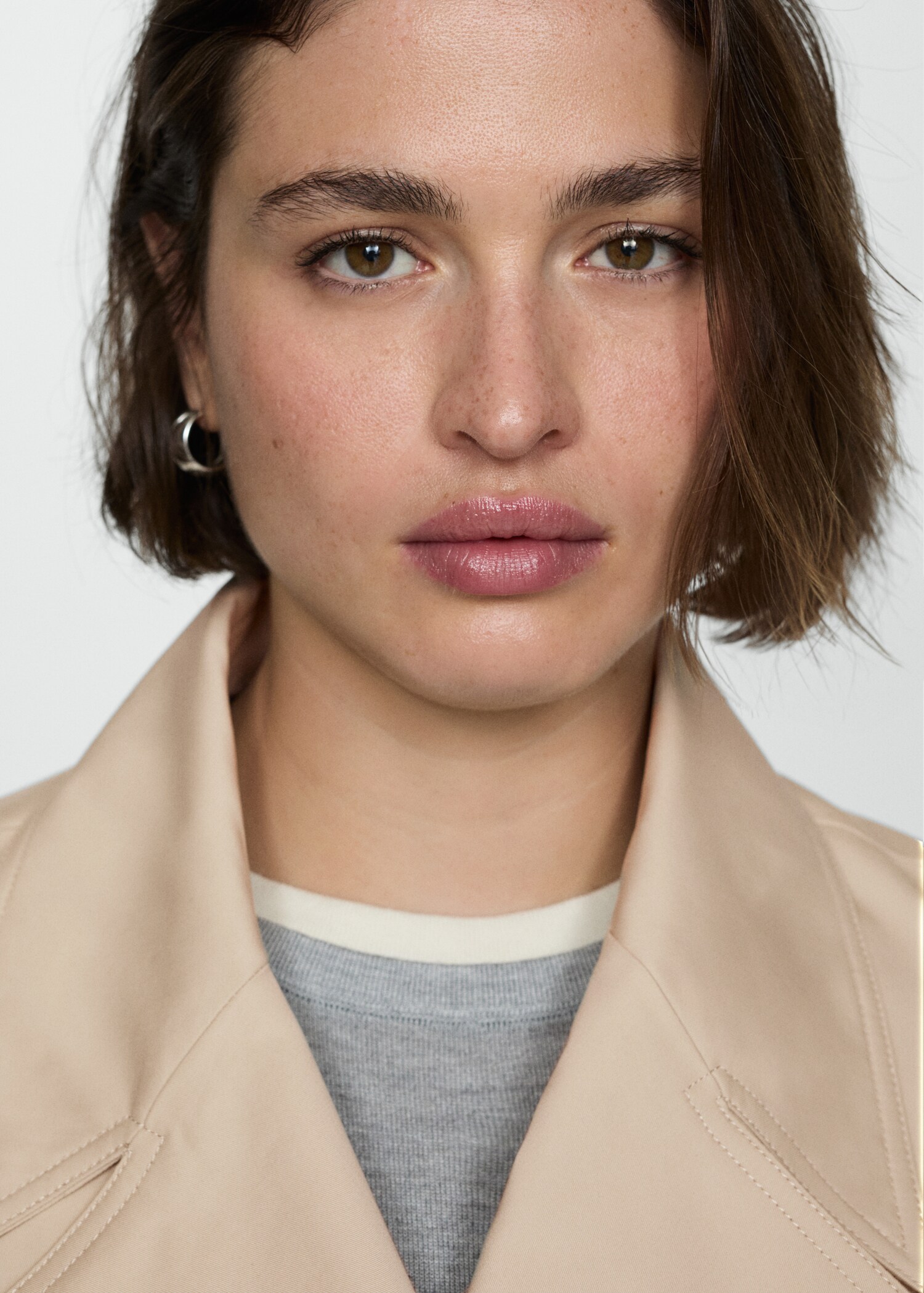 Langer zweireihiger Trenchcoat - Detail des Artikels 4