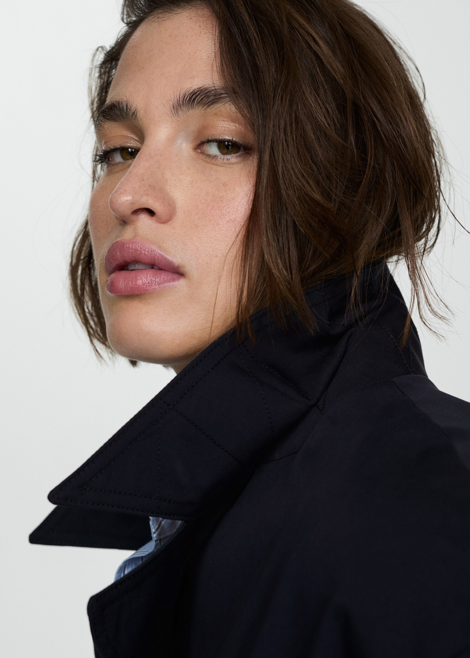 Langer zweireihiger Trenchcoat - Detail des Artikels 4