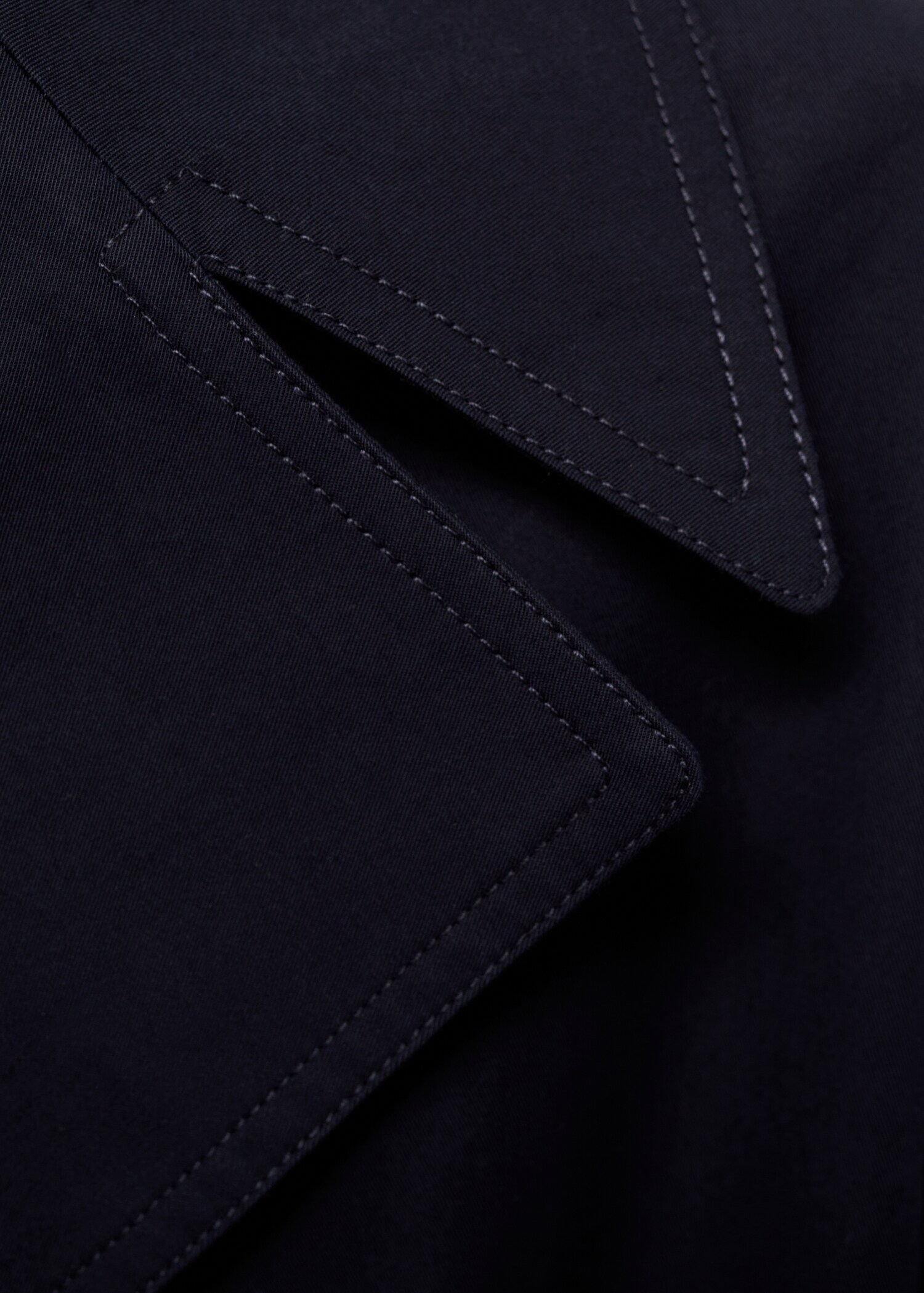 Langer zweireihiger Trenchcoat - Detail des Artikels 8