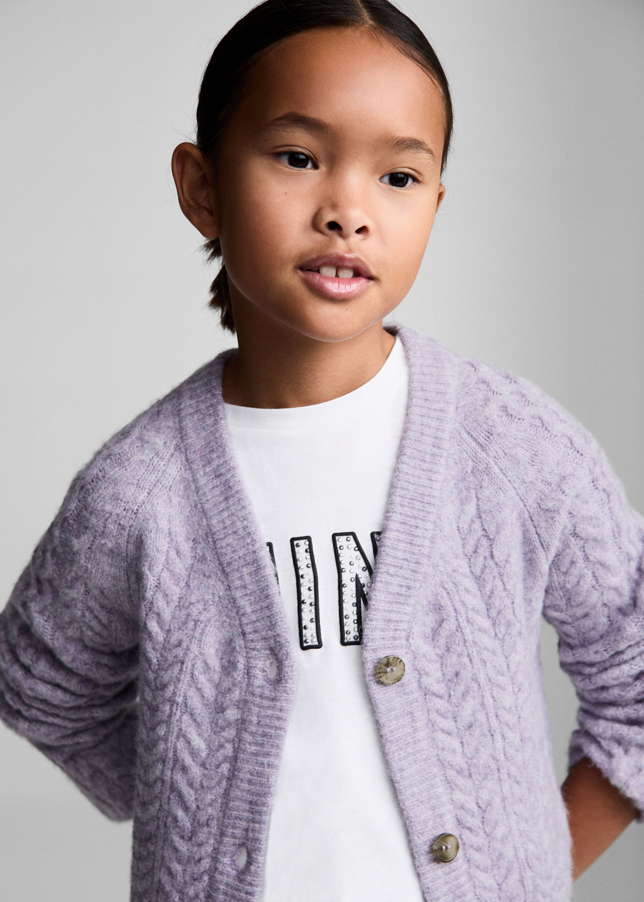 Cardigan mit Zopfmuster - Detail des Artikels 1, Lavendell. Ref: 77084784-00.