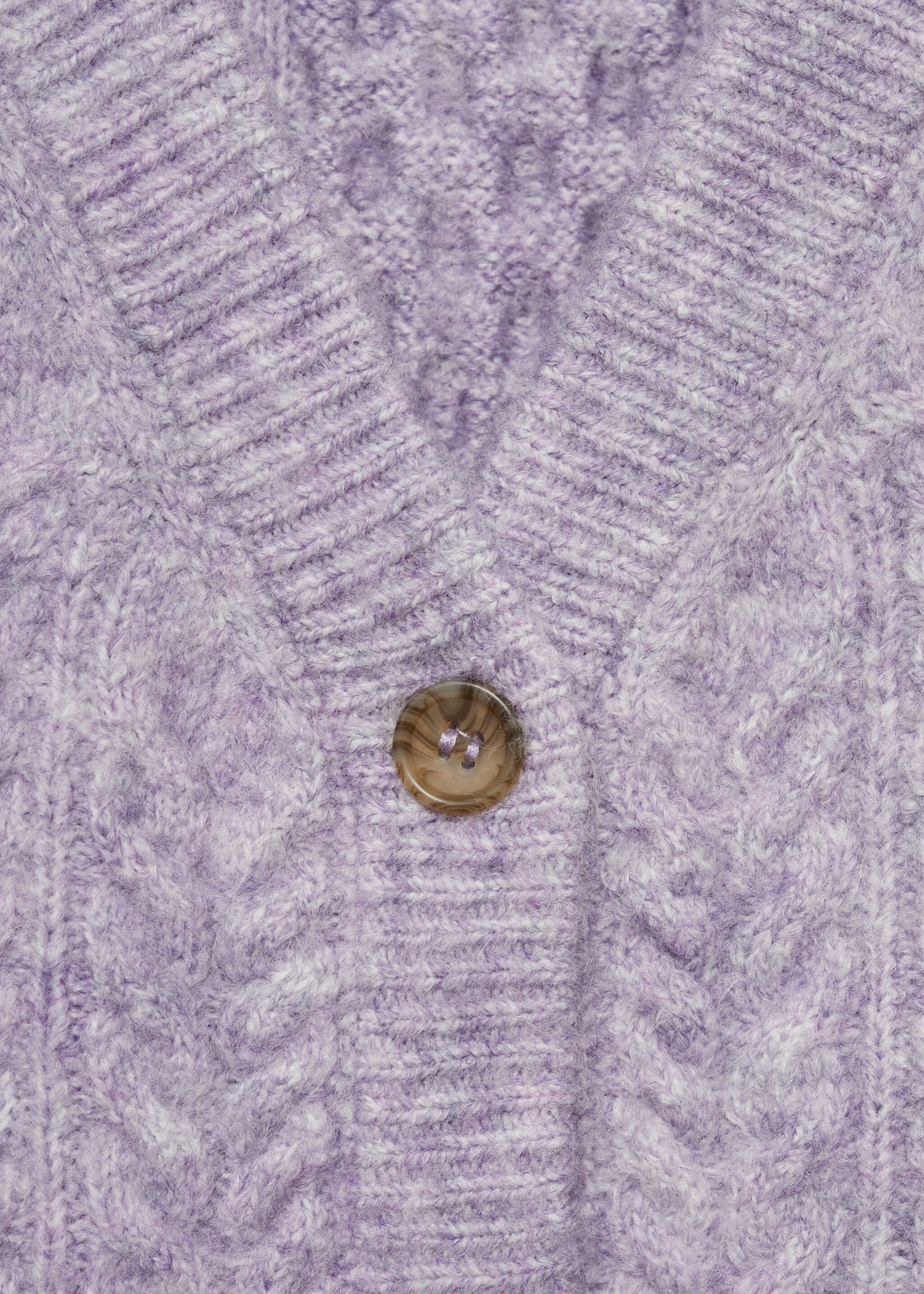 Cardigan mit Zopfmuster - Detail des Artikels 8, Lavendell. Ref: 77084784-00.