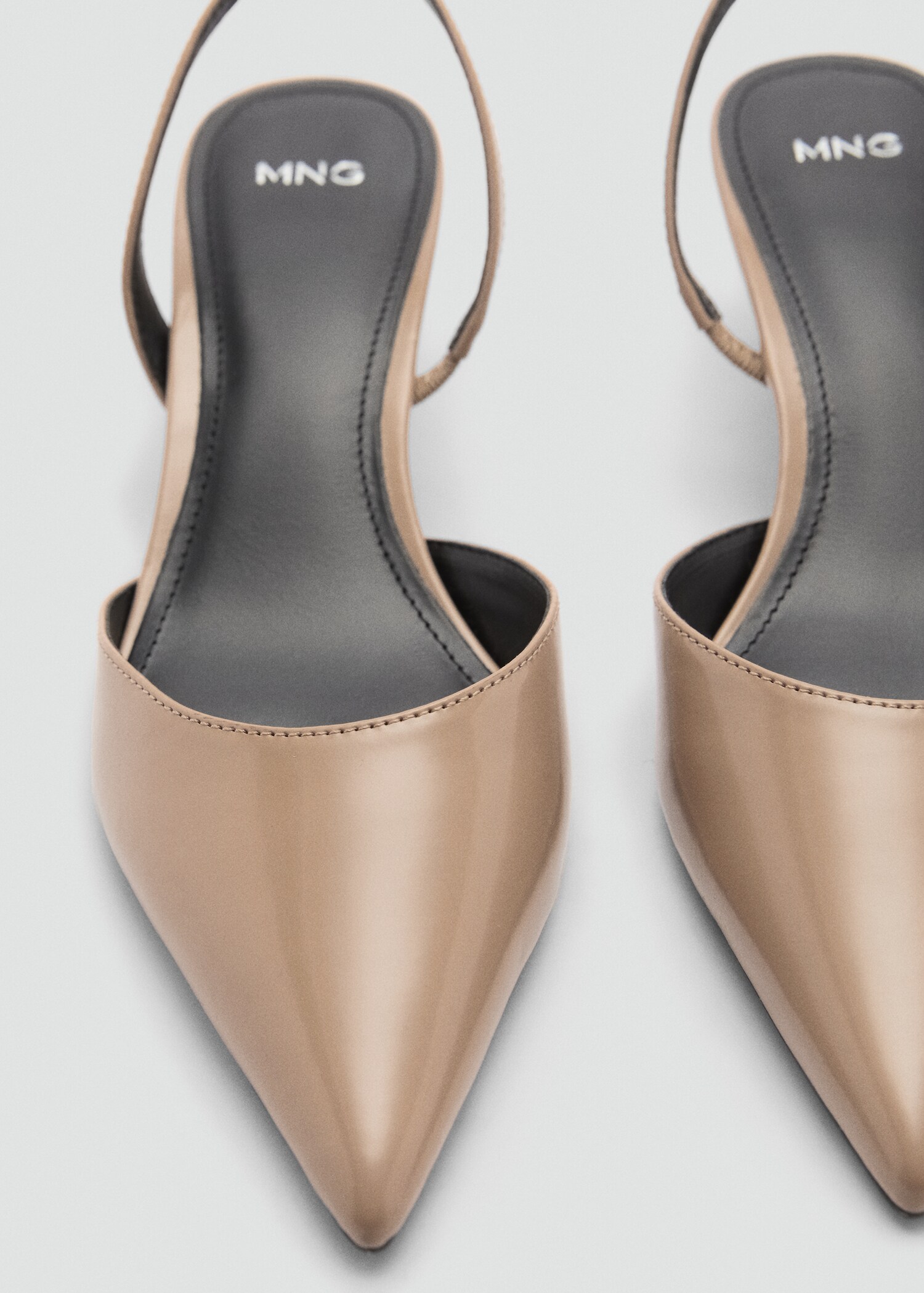 Kitten-heel pointed shoes - Details of the article 1