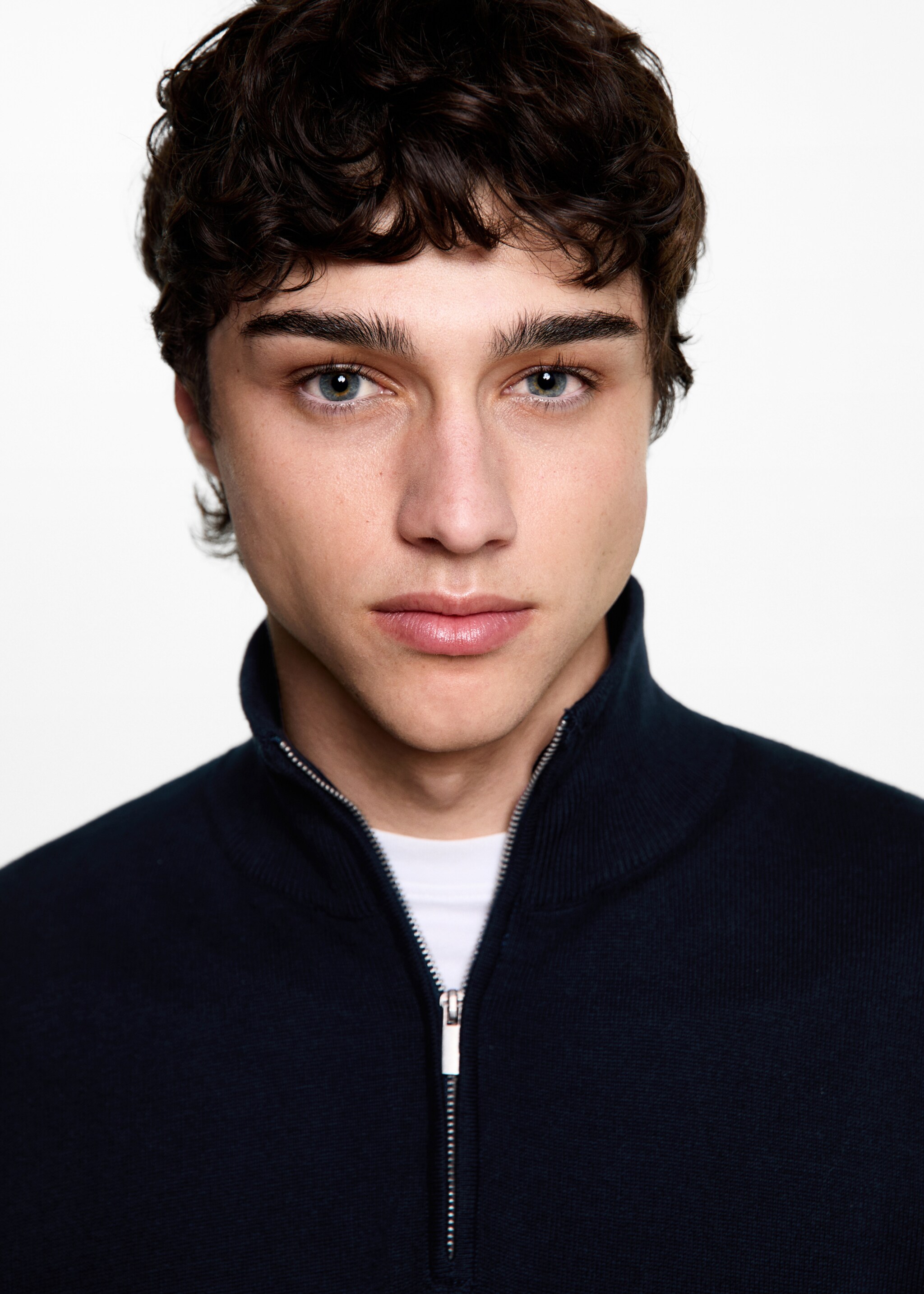 Genser med høy hals - Artikkeldetalj 1, Mørk marineblå. Ref: 77085632-00.