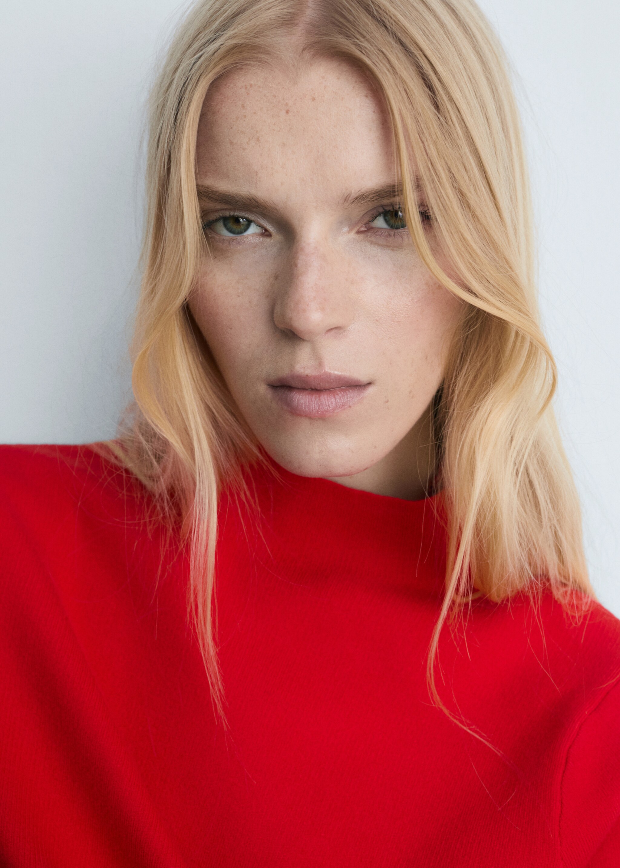 Perkins-neck sweater - Details of the article 1, Red. Ref: 77085636-00.