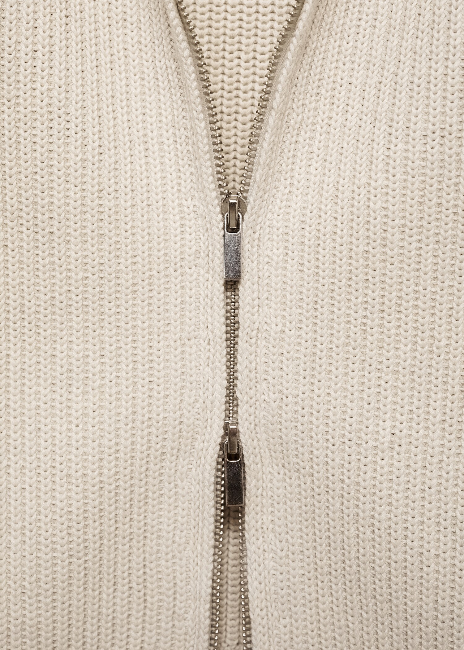 Knitted gilet with zip - Details of the article 8