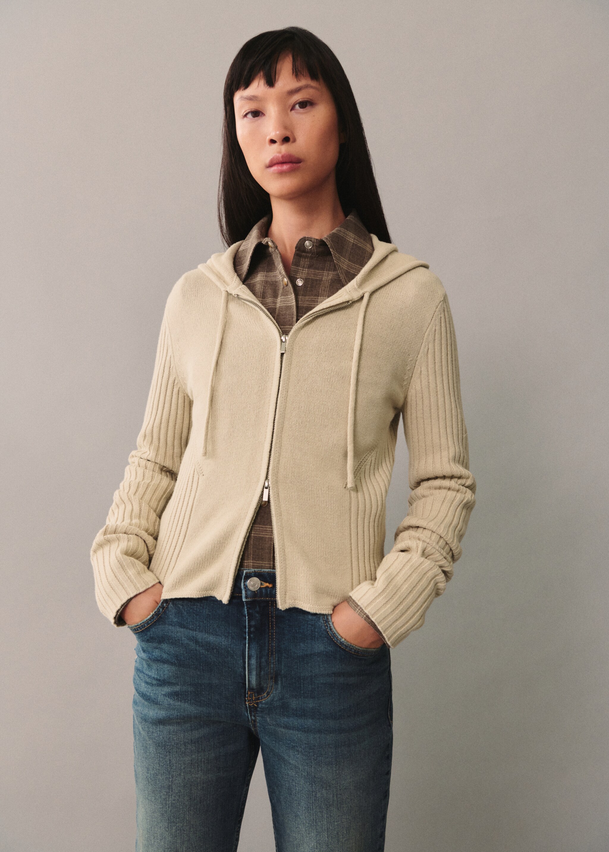 Cardigan à capuche zippé - Plan moyen, Écru. Ref: 77085641-00.