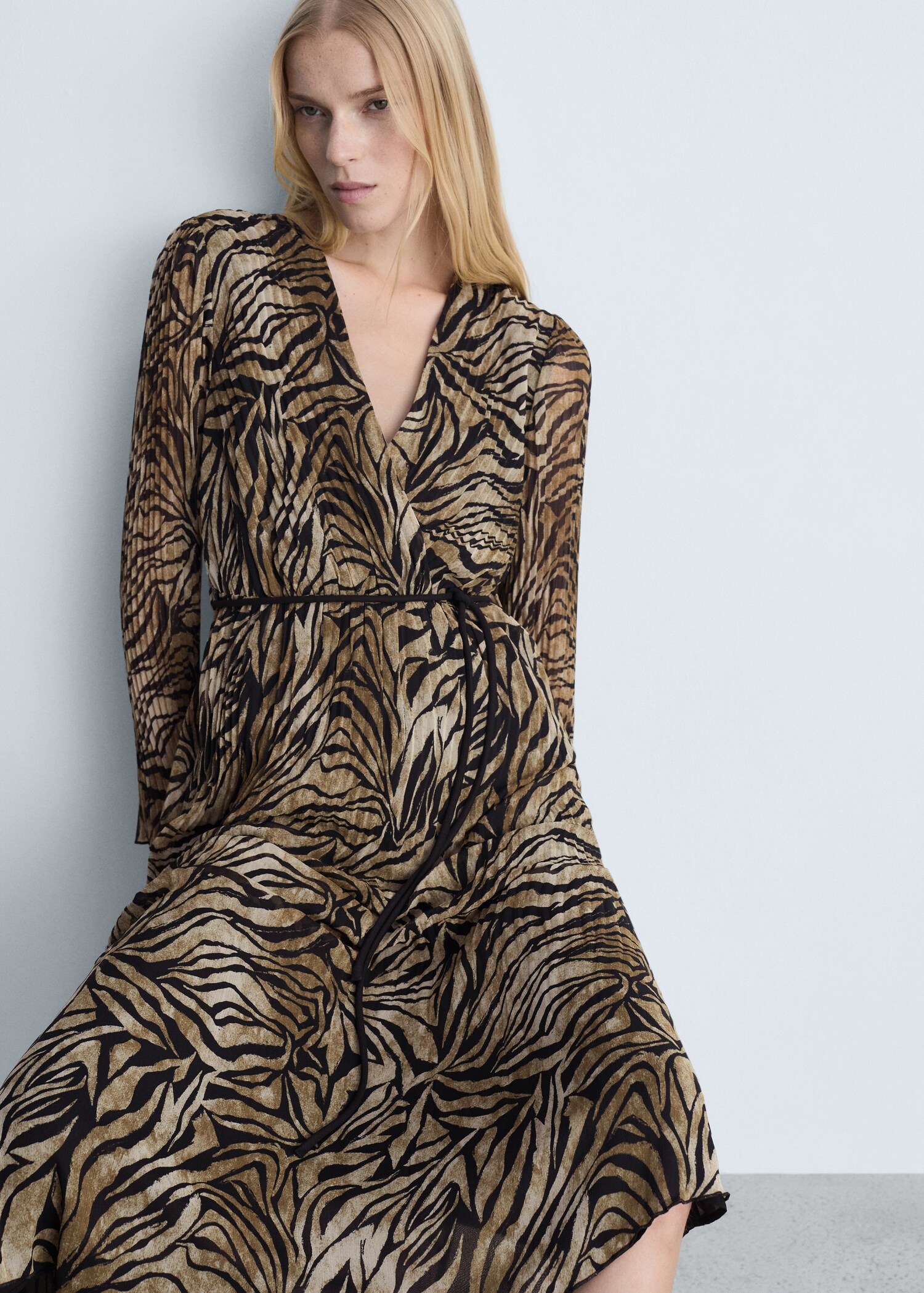 Kleid mit Leopardenmuster und Schleife - Mittlere Ansicht