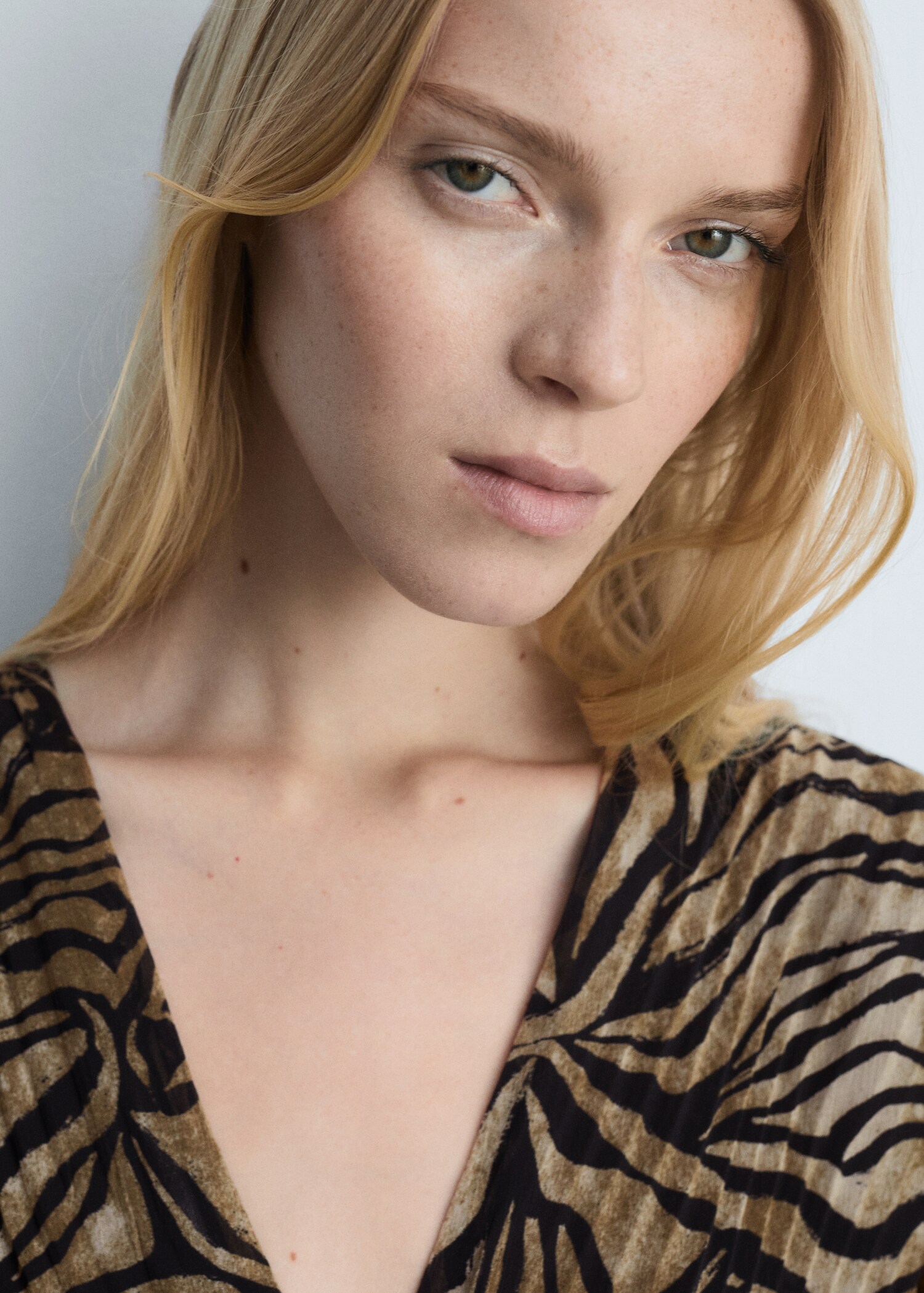 Kleid mit Leopardenmuster und Schleife - Detail des Artikels 1